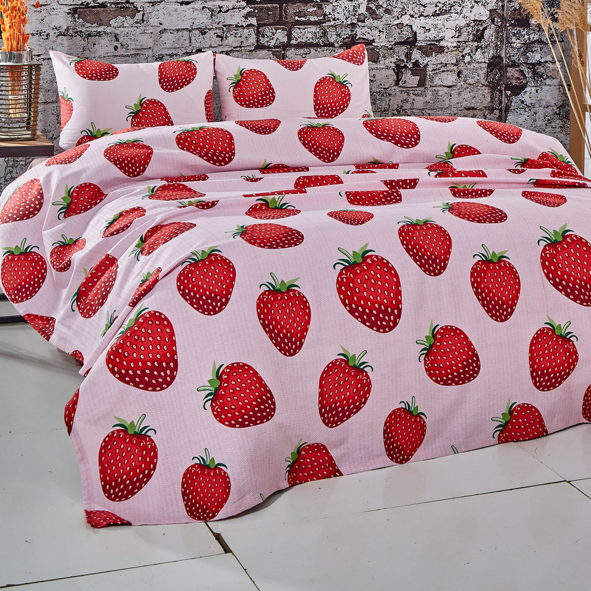 Çilek Desenli Tek Kişilik Pike Takımı Pembe