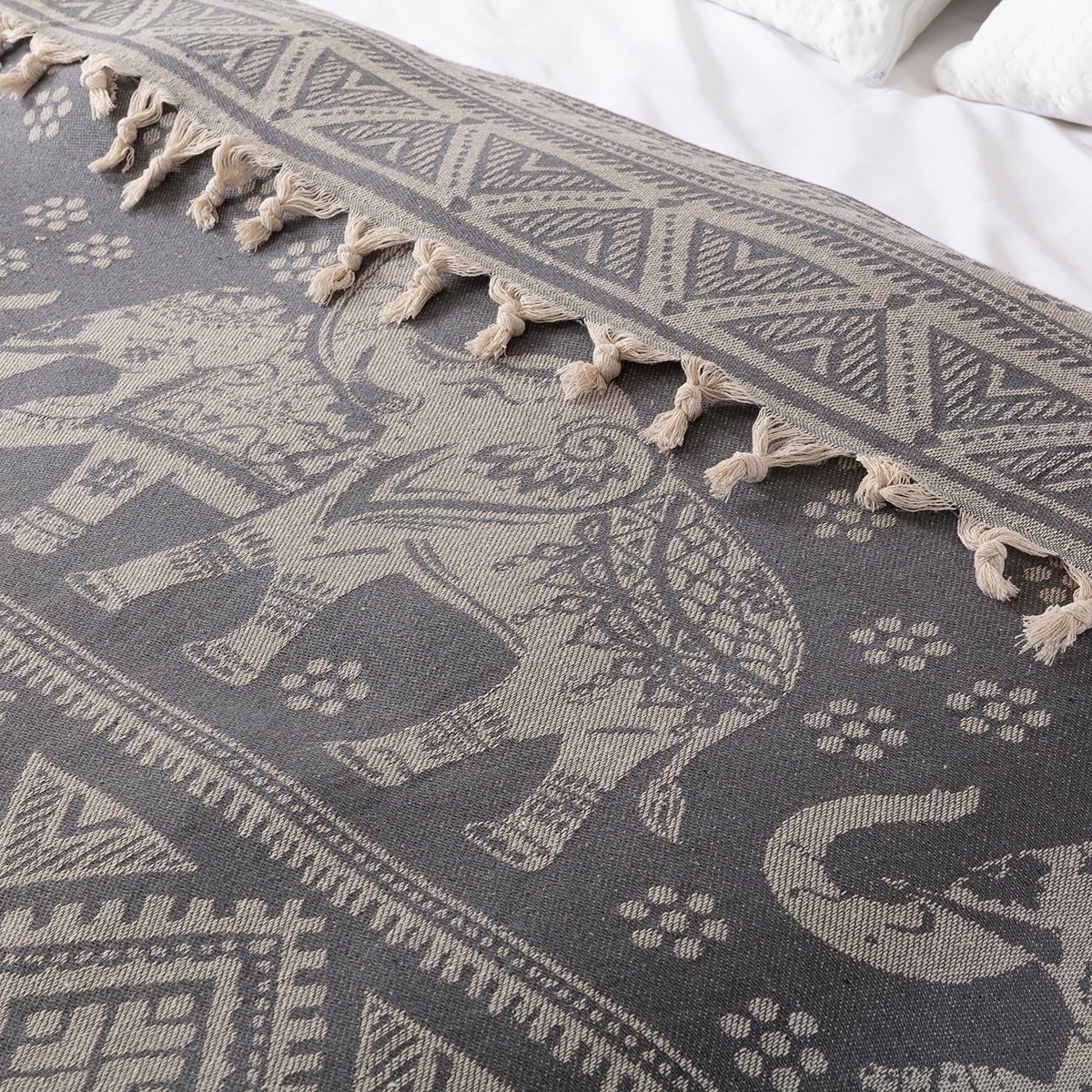 Fil Desenli Çift Kişilik Yatak Örtüsü Jakarlı 200x230 Cm Gri