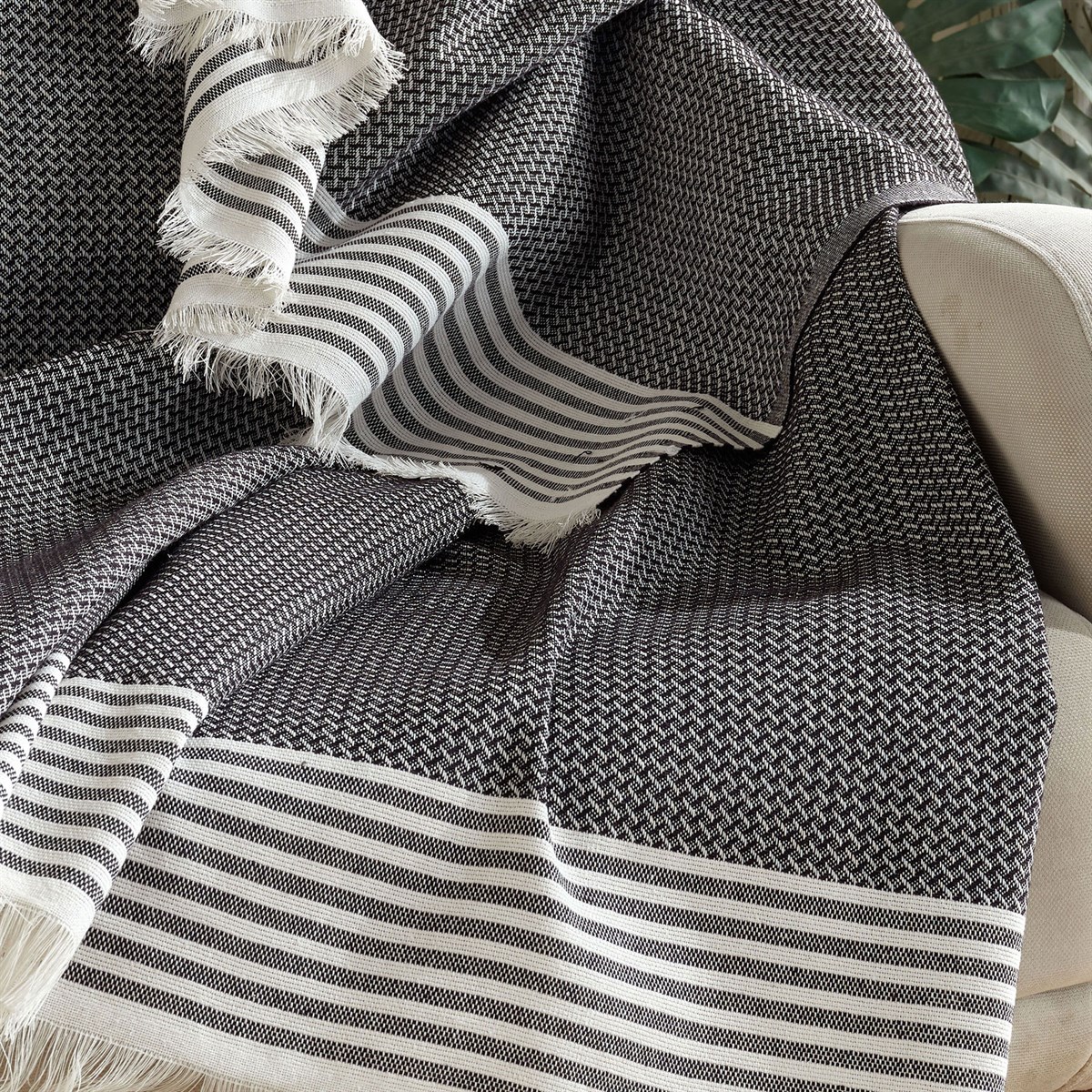 Vagonik Royal Sık Dokuma 170x210 Koltuk Örtüsü- Siyah