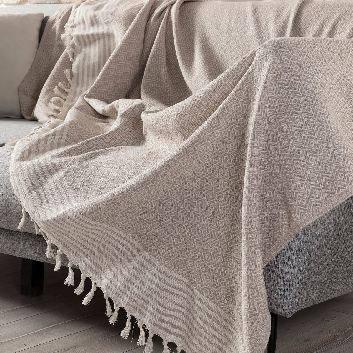 Zümrüt Çok Amaçlı Sık Dokuma Bej Koltuk Örtüsü 180x230 cm