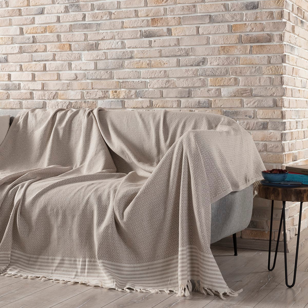 Zümrüt Çok Amaçlı Sık Dokuma Bej Koltuk Örtüsü 180x230 cm