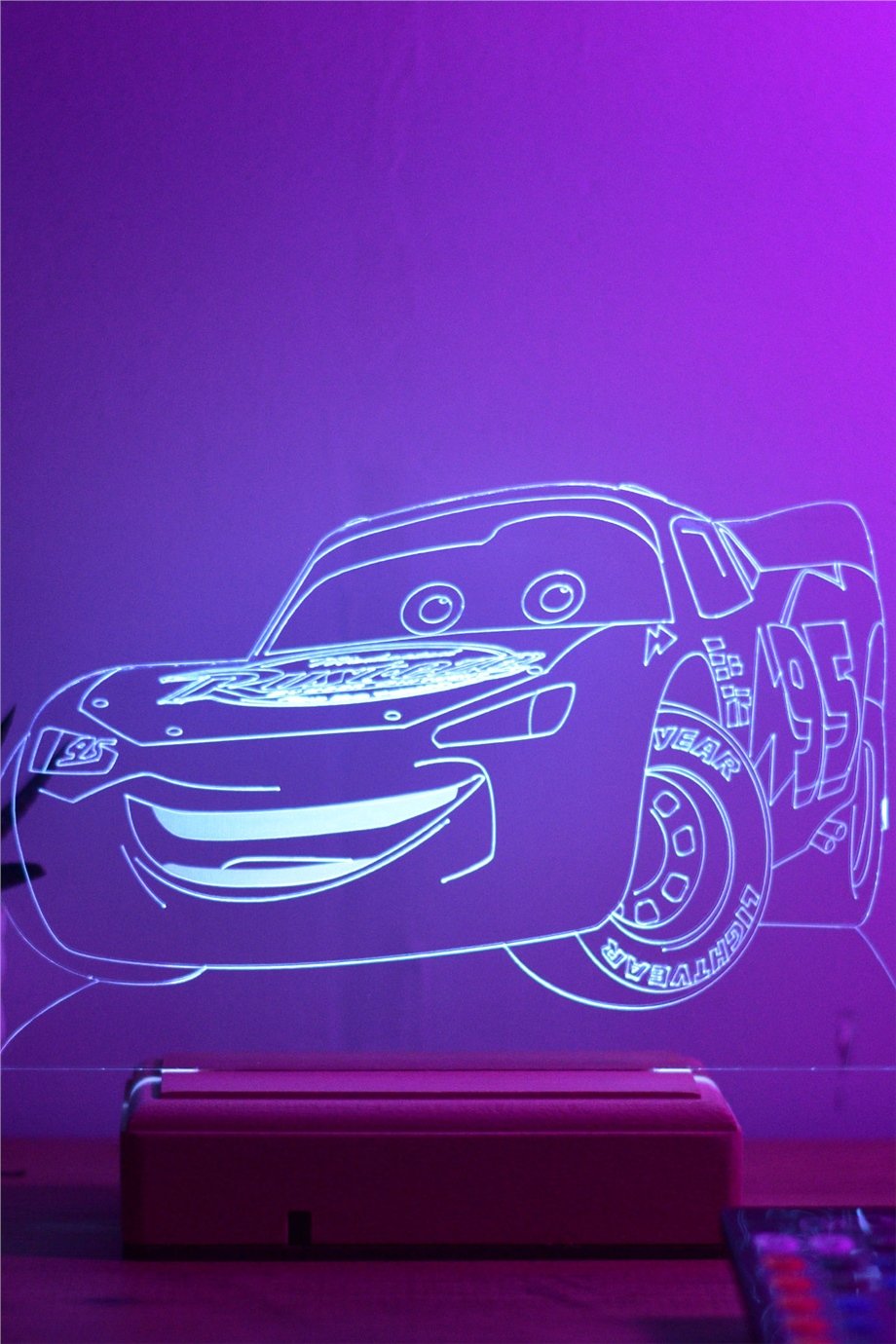 Şimşek McQueen Araba 16 Renkli Kumandalı Gece Lambası