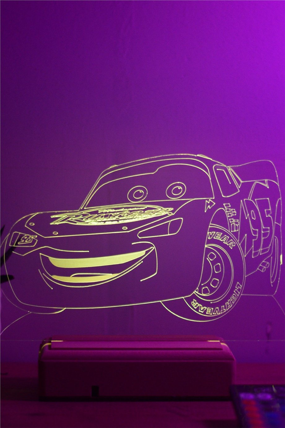 Şimşek McQueen Araba 16 Renkli Kumandalı Gece Lambası