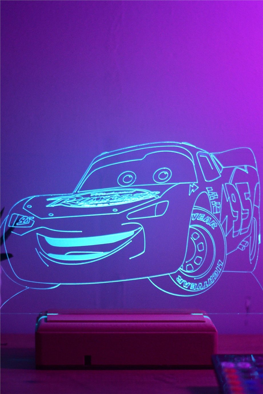 Şimşek McQueen Araba 16 Renkli Kumandalı Gece Lambası
