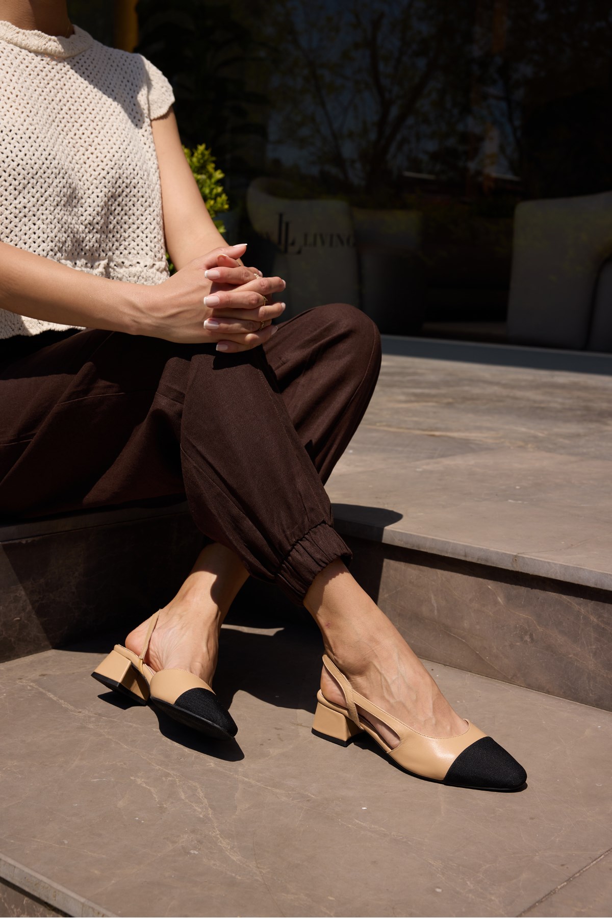 CHALO KADIN NUDE GERCEK DERI SIYAH GARNILI TOPUKLU SLINGBACK AYAKKABI