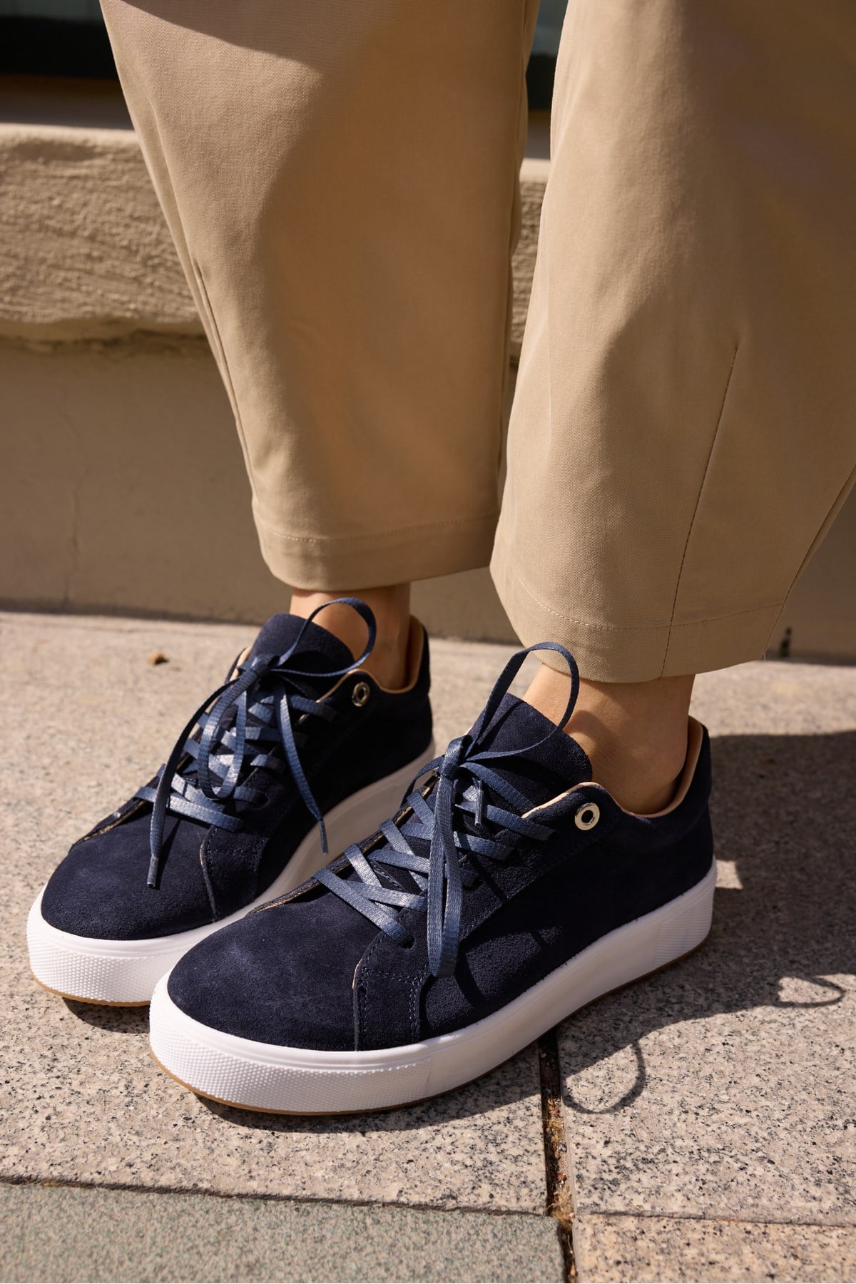 ZALVİRO KADİN LACİVERT GERCEK DERİ SUET BAGCIKLI SNEAKER