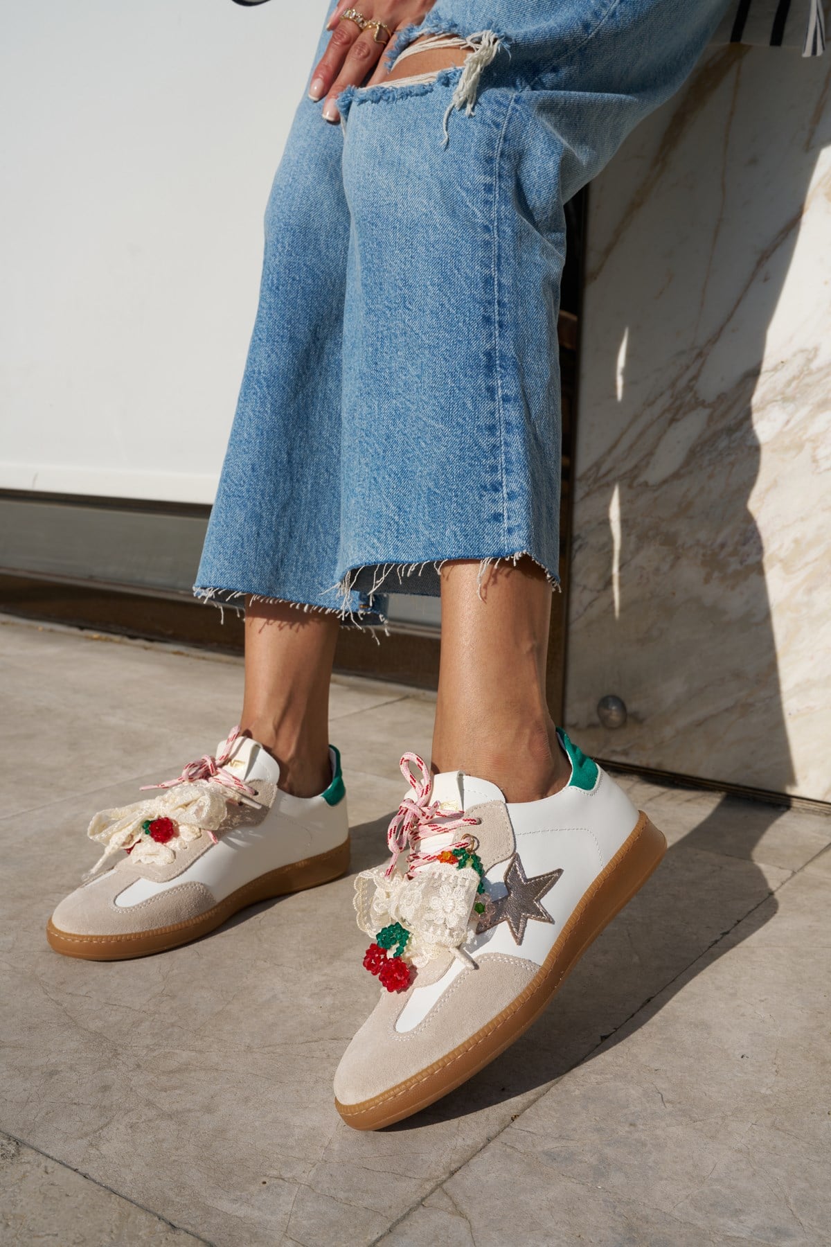MENO KADIN BEYAZ GERCEK DERI SUET CHARM DETAYLI ITALYAN SNEAKER