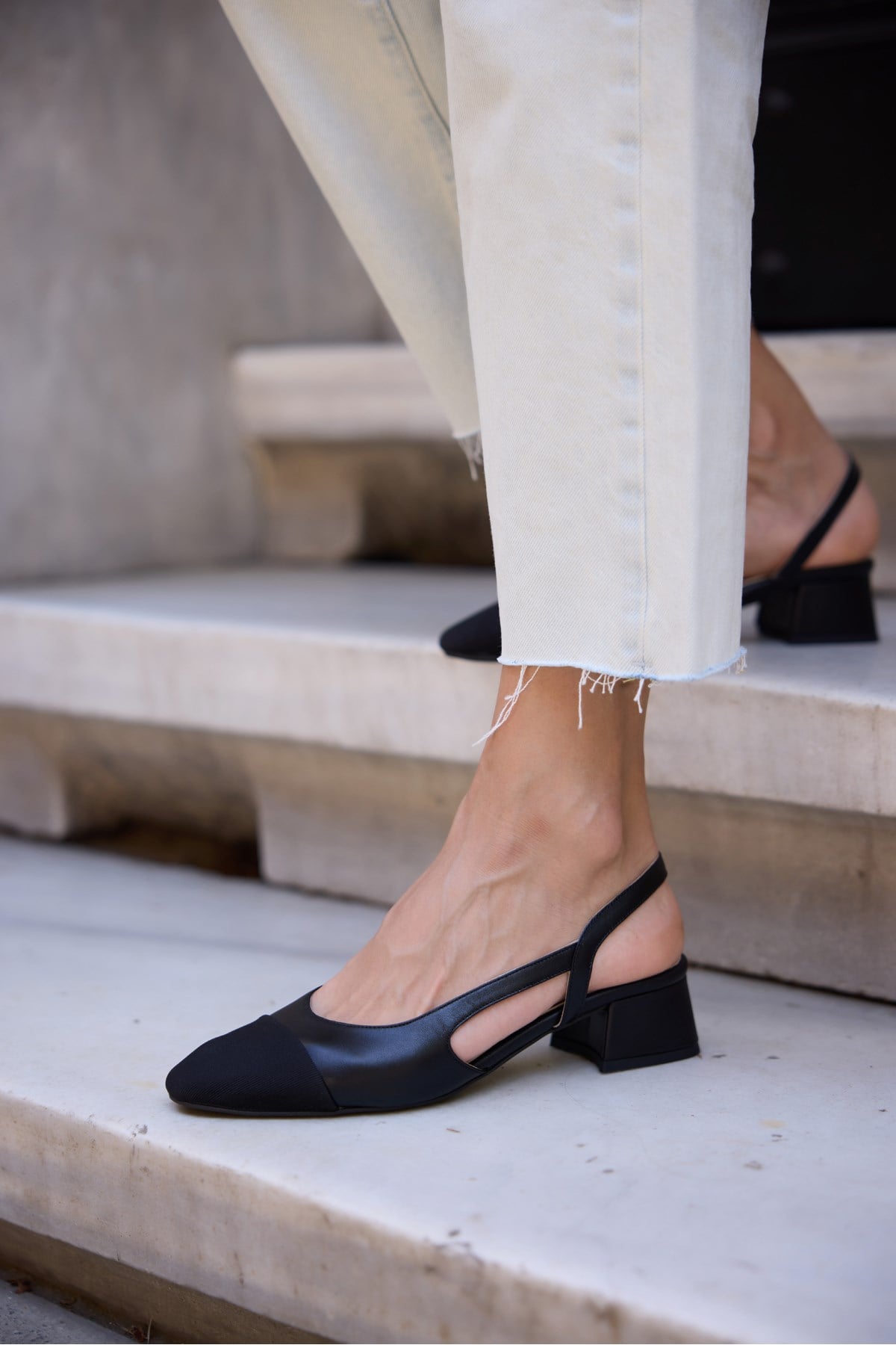CHALO KADIN SIYAH GERCEK DERI SIYAH PARCALI SLINGBACK AYAKKABI