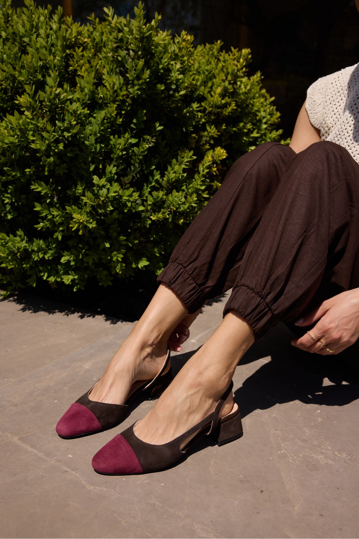 CHALO KADIN KAHVE DERI SUET BORDO GARNILI SLINGBACK TOPUKLU AYAKKABI