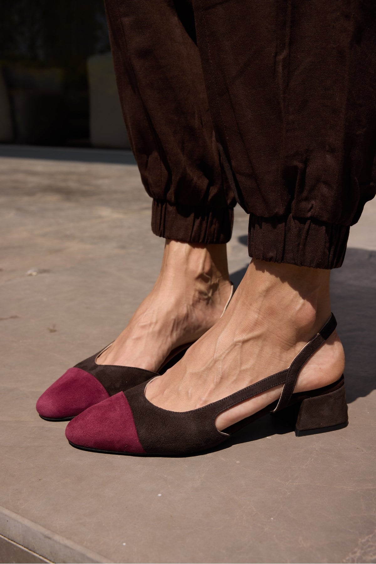 CHALO KADIN KAHVE DERI SUET BORDO GARNILI SLINGBACK TOPUKLU AYAKKABI