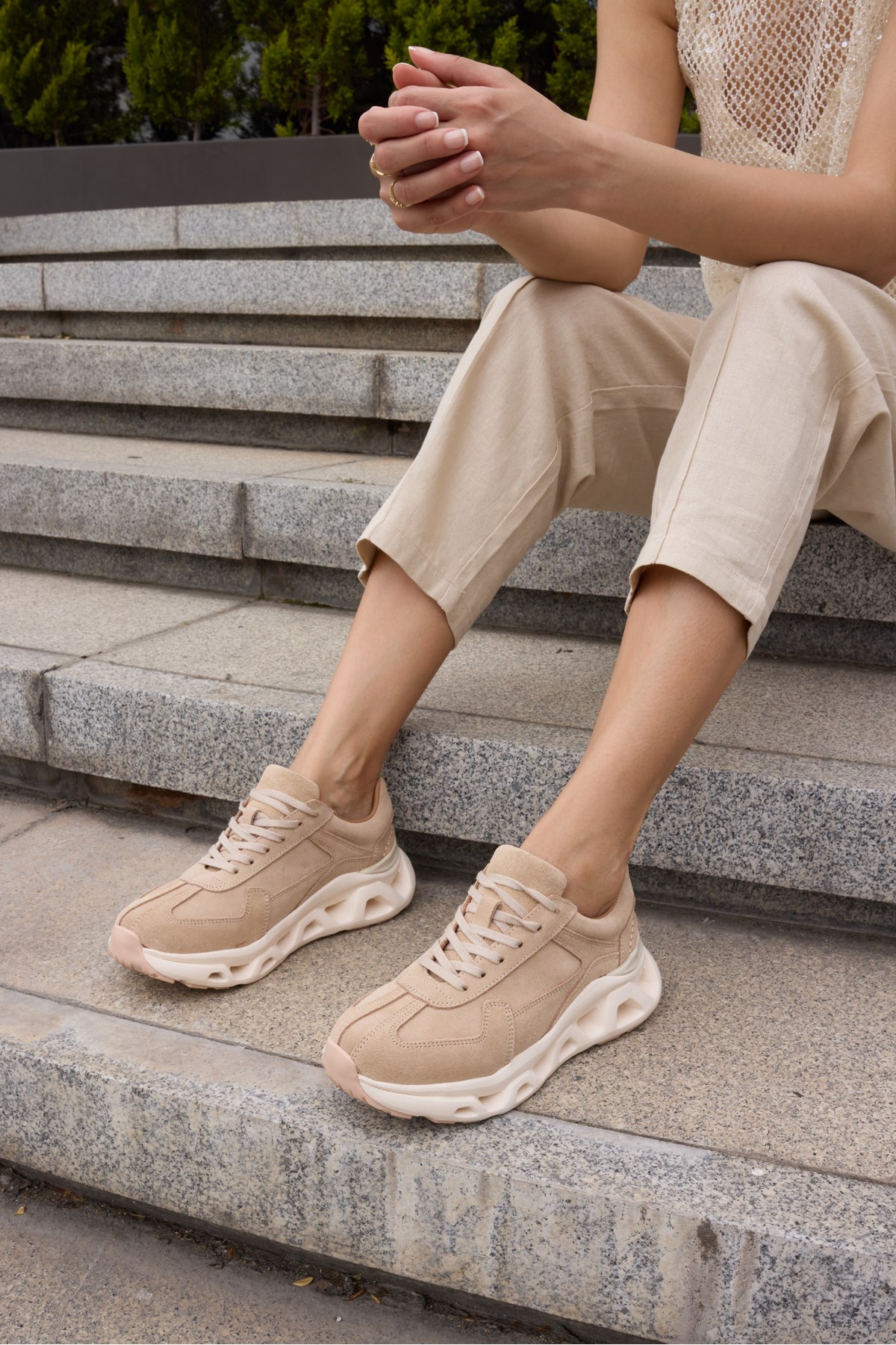 LESTIRO KADIN BEJ GERCEK DERI SUET BAGCIKLI SNEAKER