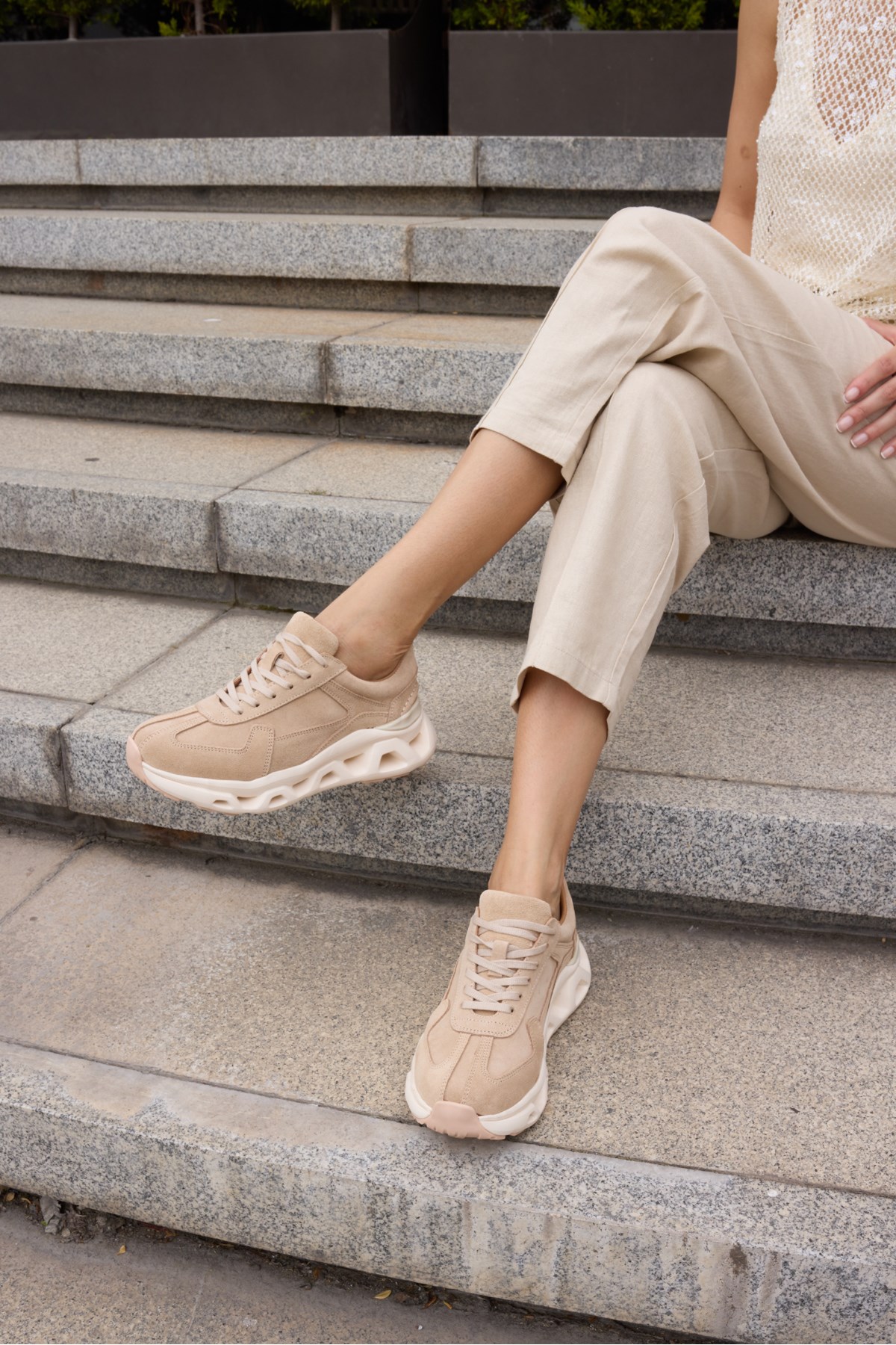 LESTIRO KADIN BEJ GERCEK DERI SUET BAGCIKLI SNEAKER