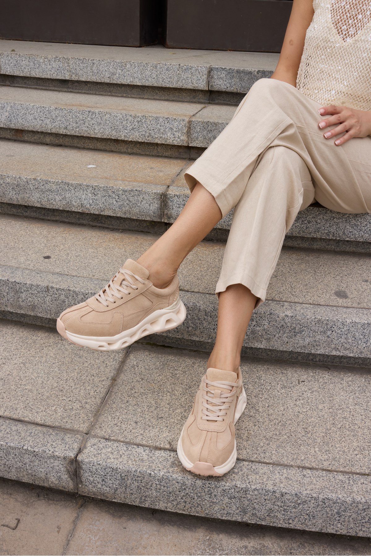 LESTIRO KADIN BEJ GERCEK DERI SUET BAGCIKLI SNEAKER