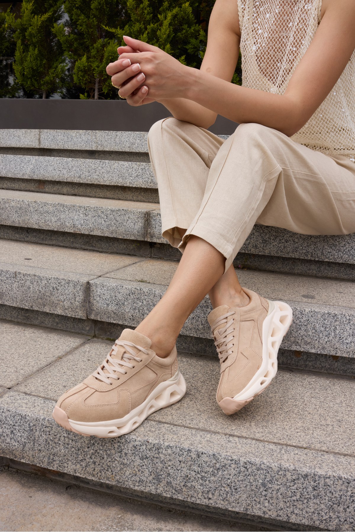 LESTIRO KADIN BEJ GERCEK DERI SUET BAGCIKLI SNEAKER