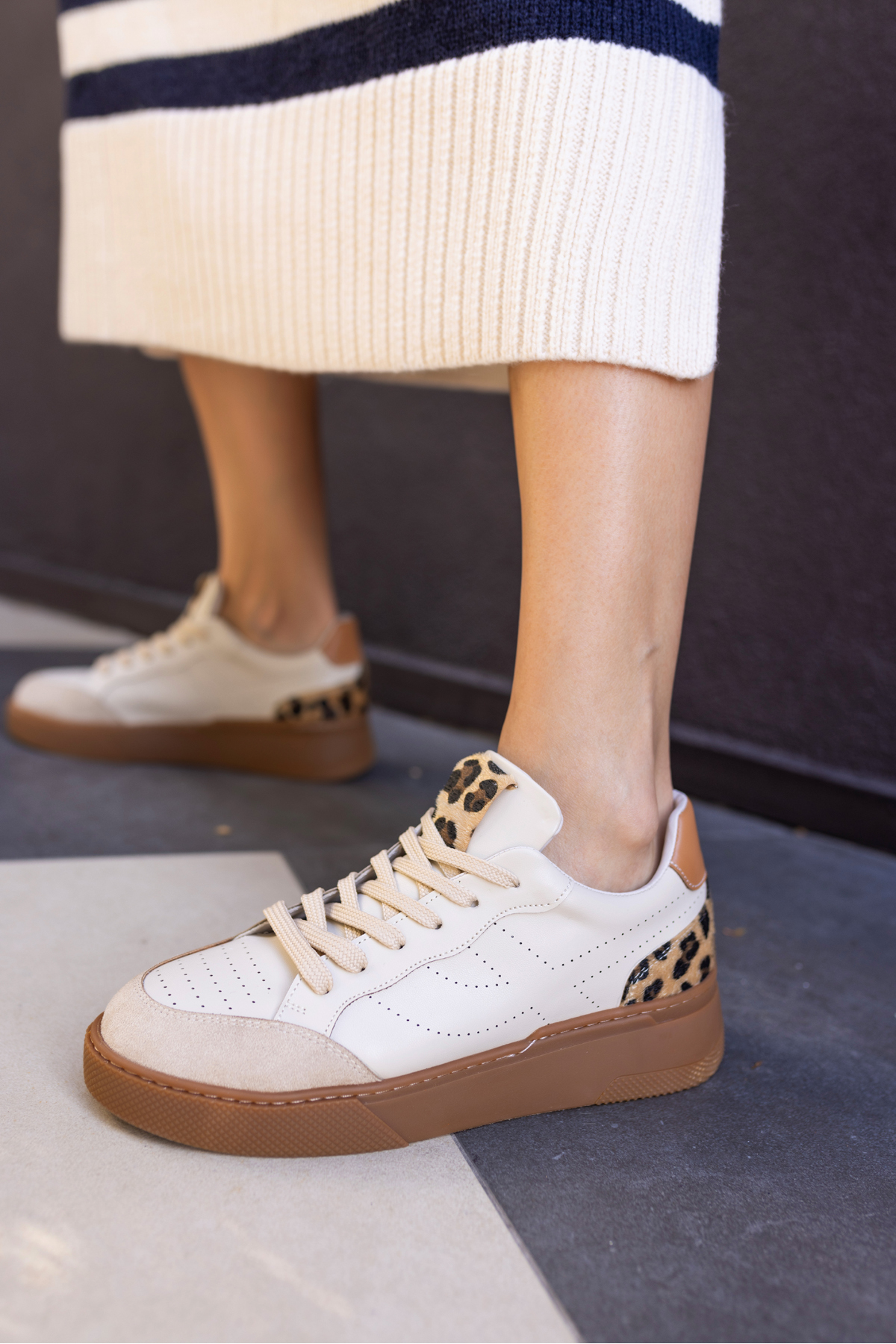 GORDON KADIN BEJ CİLT LEOPAR GARNILI SNEAKER