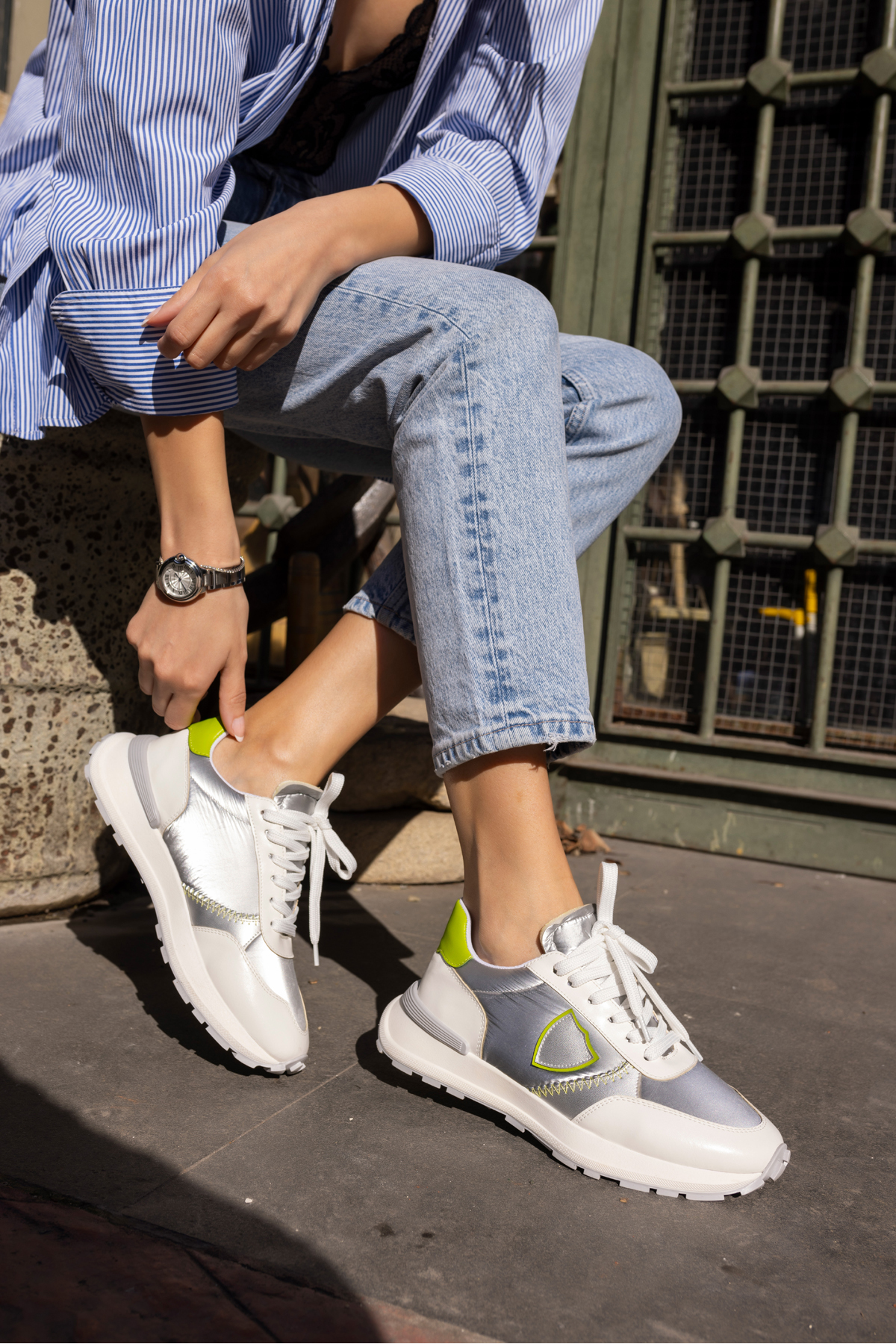 MUÇİ KADIN SİYAH PARASUT KUMAŞ GARNİLİ SNEAKER