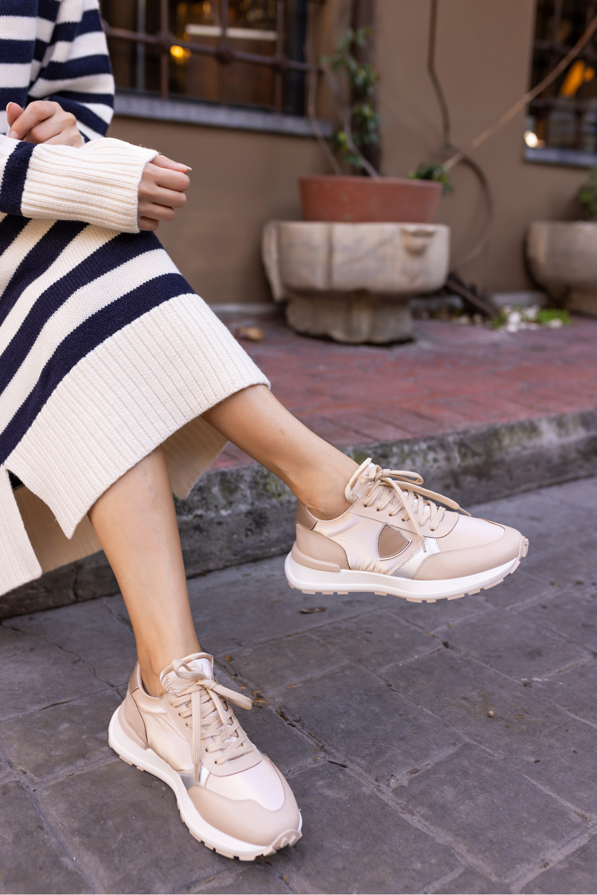 MUÇİ KADIN SİYAH PARASUT KUMAŞ GARNİLİ SNEAKER