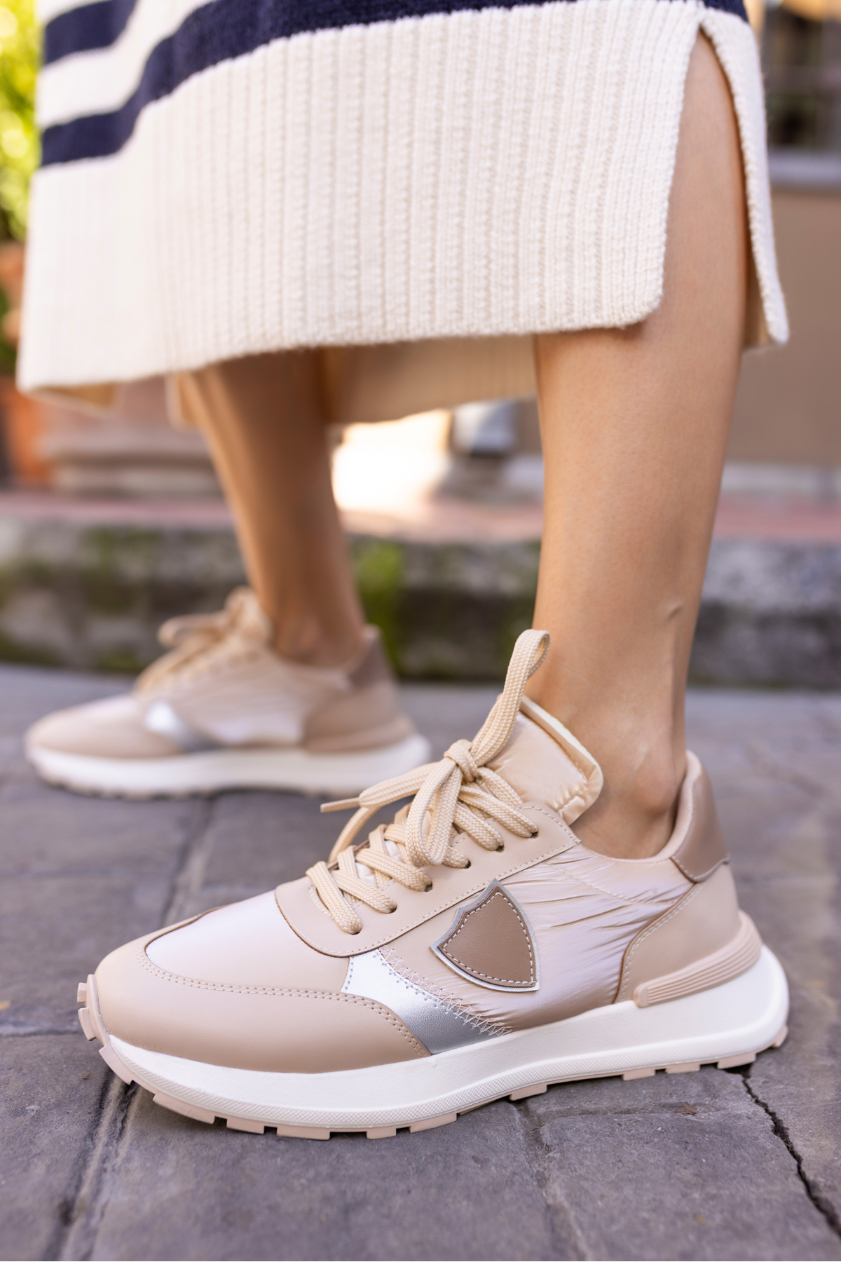 MUÇİ KADIN SİYAH PARASUT KUMAŞ GARNİLİ SNEAKER
