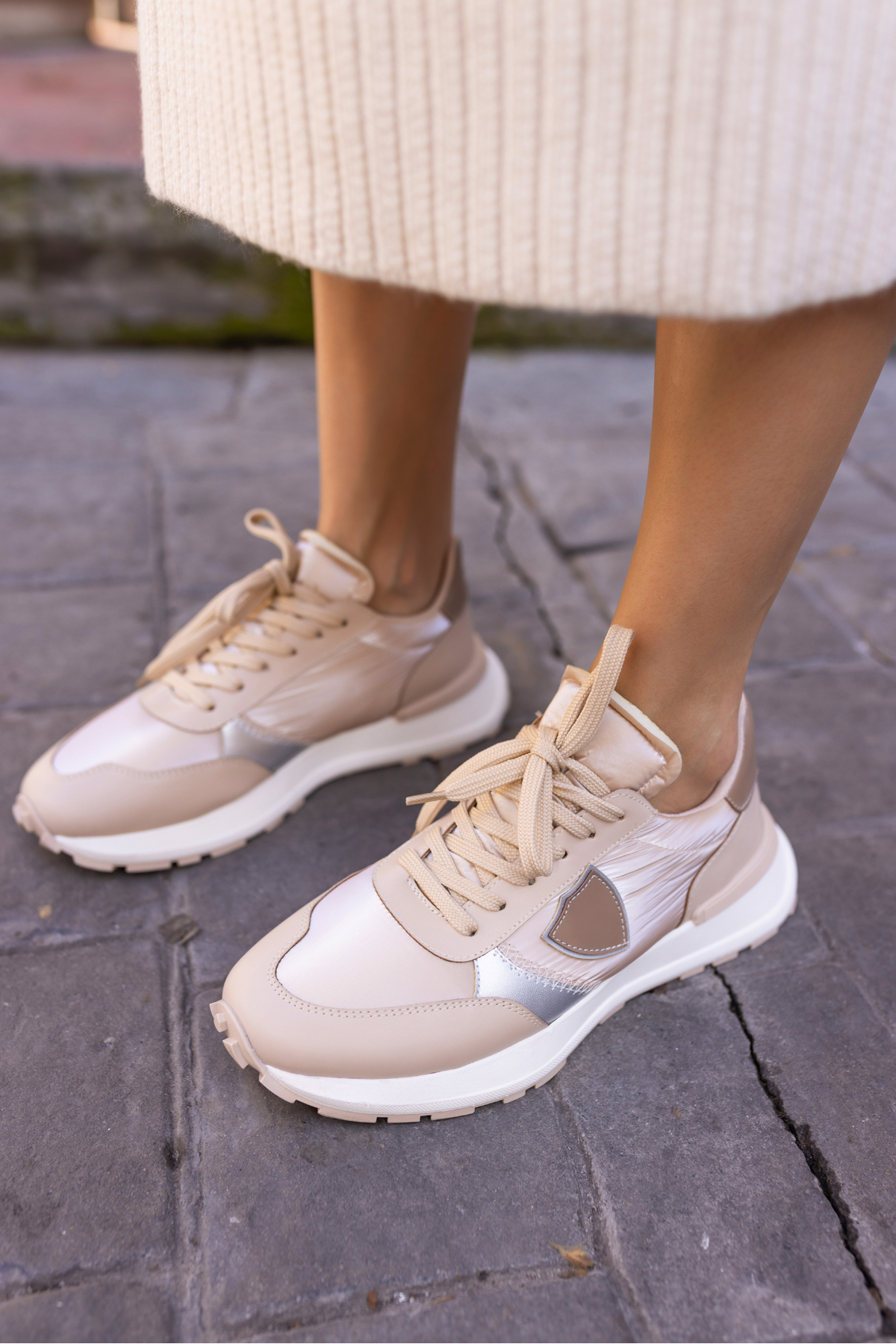 MUÇİ KADIN SİYAH PARASUT KUMAŞ GARNİLİ SNEAKER