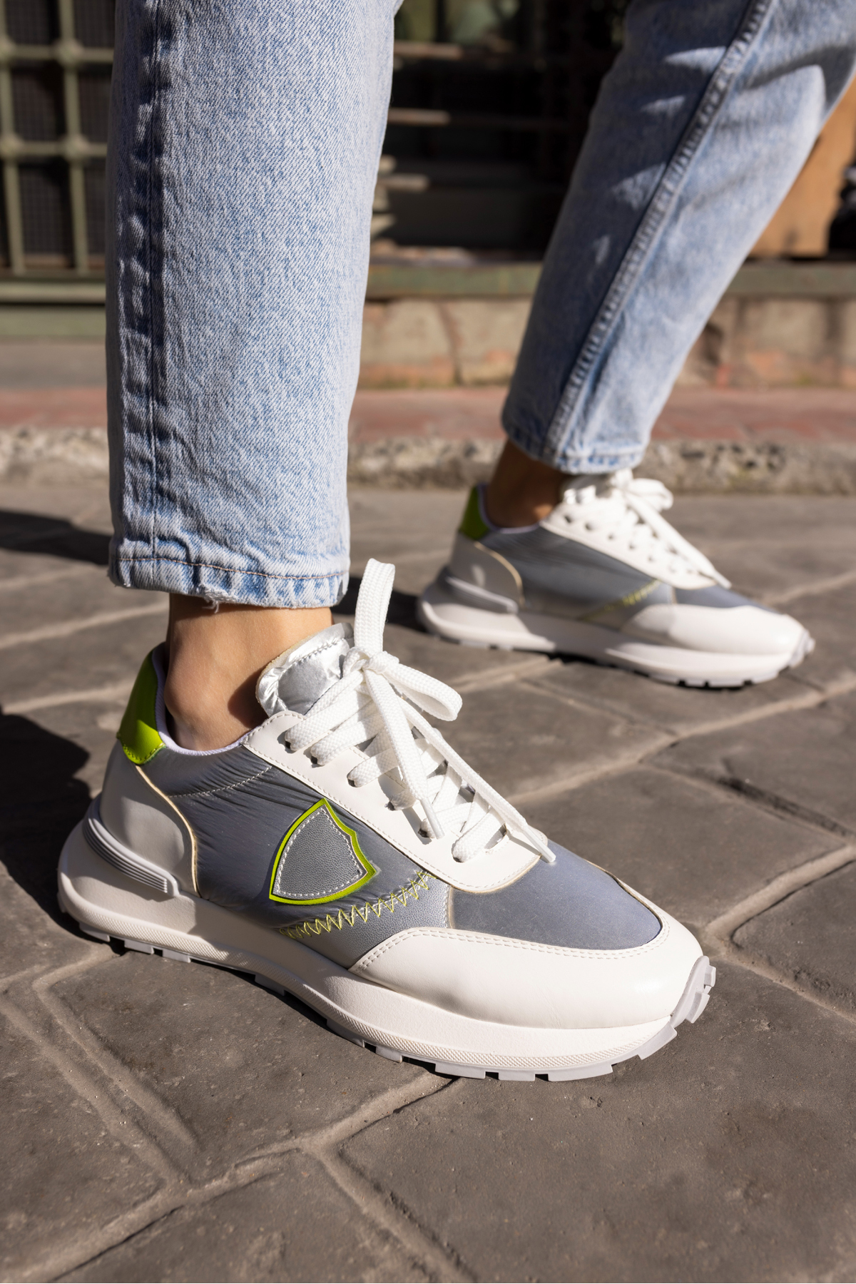 MUÇİ KADIN SİYAH PARASUT KUMAŞ GARNİLİ SNEAKER