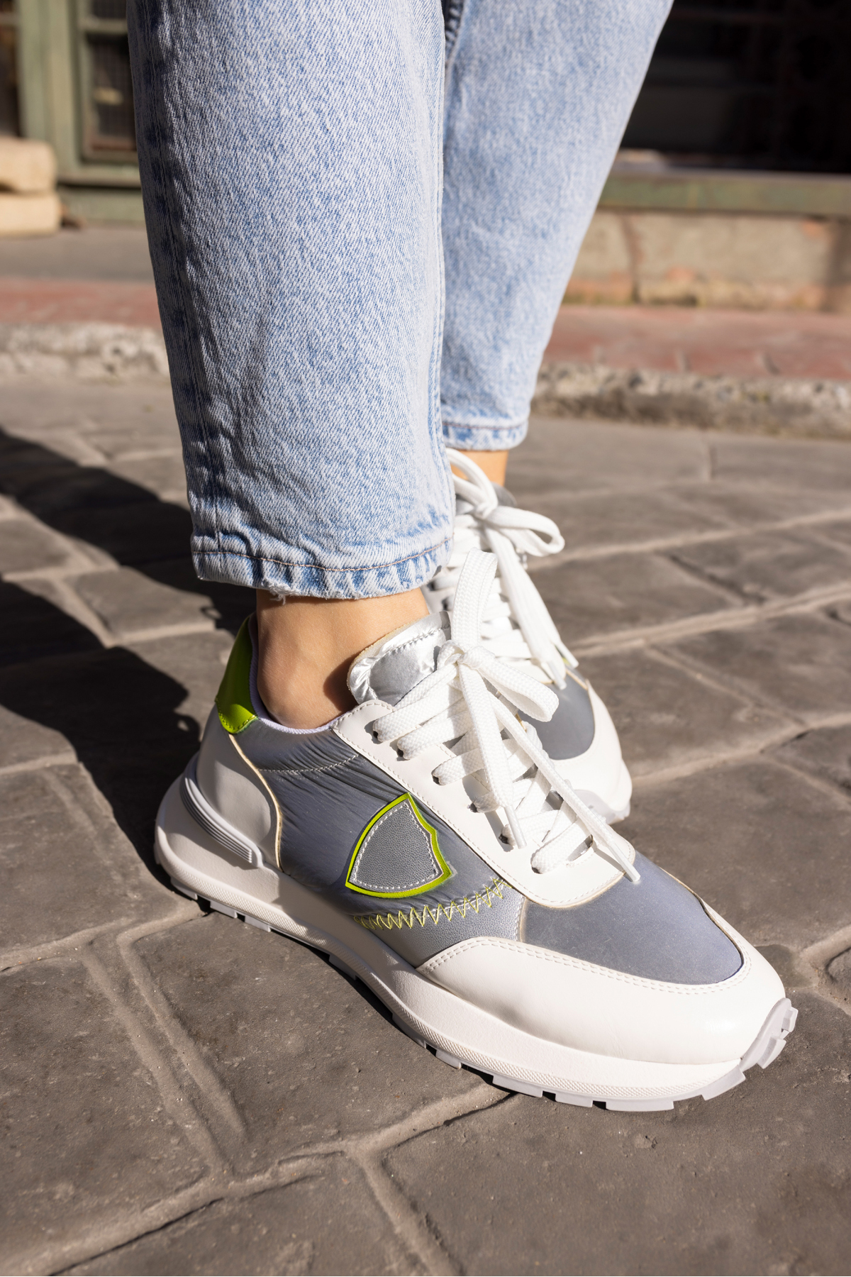 MUÇİ KADIN SİYAH PARASUT KUMAŞ GARNİLİ SNEAKER