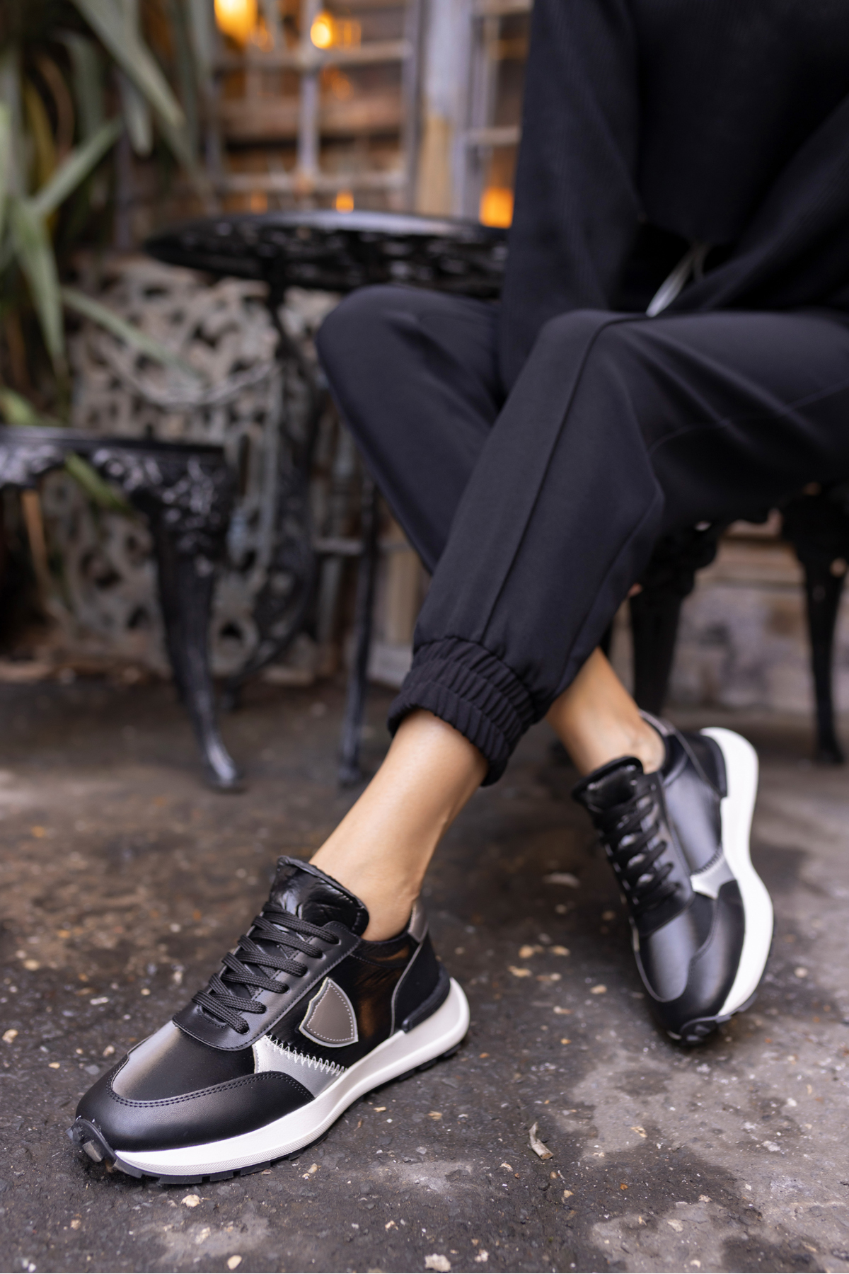 MUÇİ KADIN SİYAH PARASUT KUMAŞ GARNİLİ SNEAKER