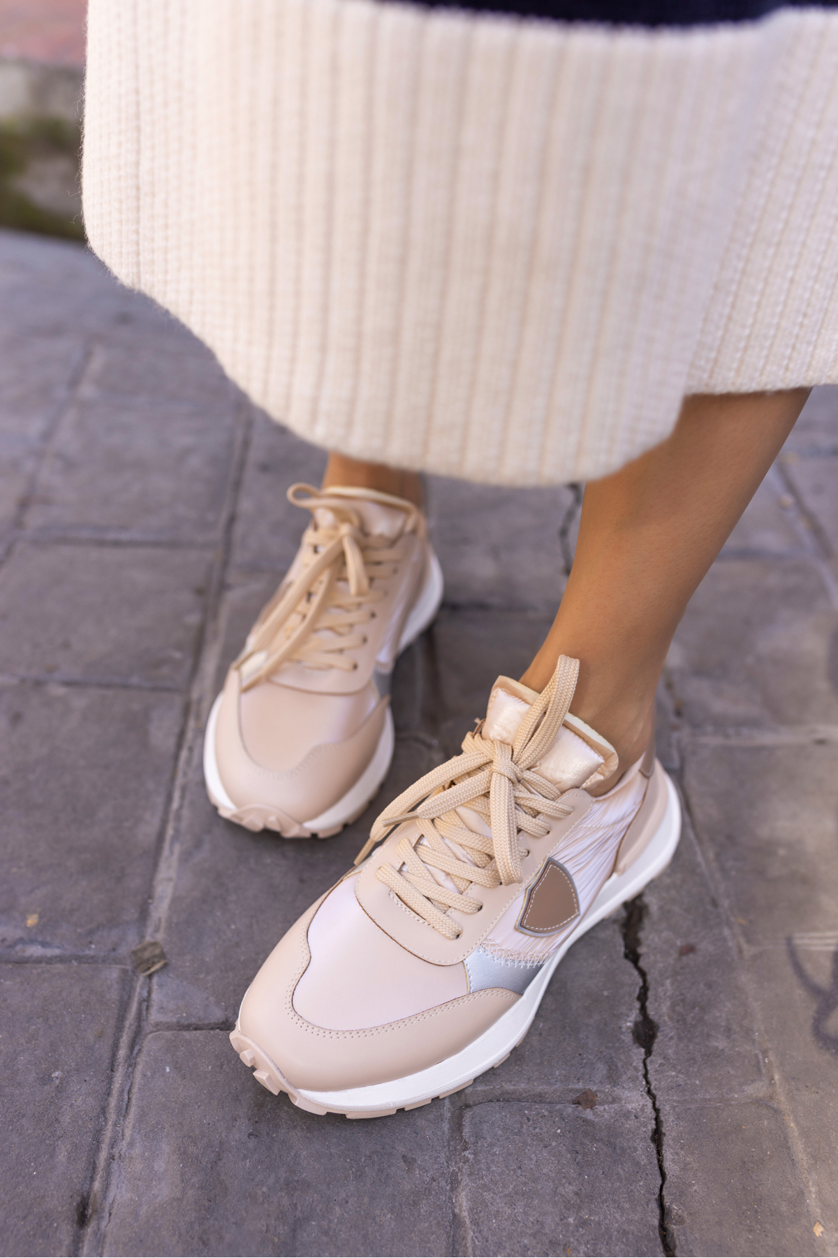 MUÇİ KADIN SİYAH PARASUT KUMAŞ GARNİLİ SNEAKER