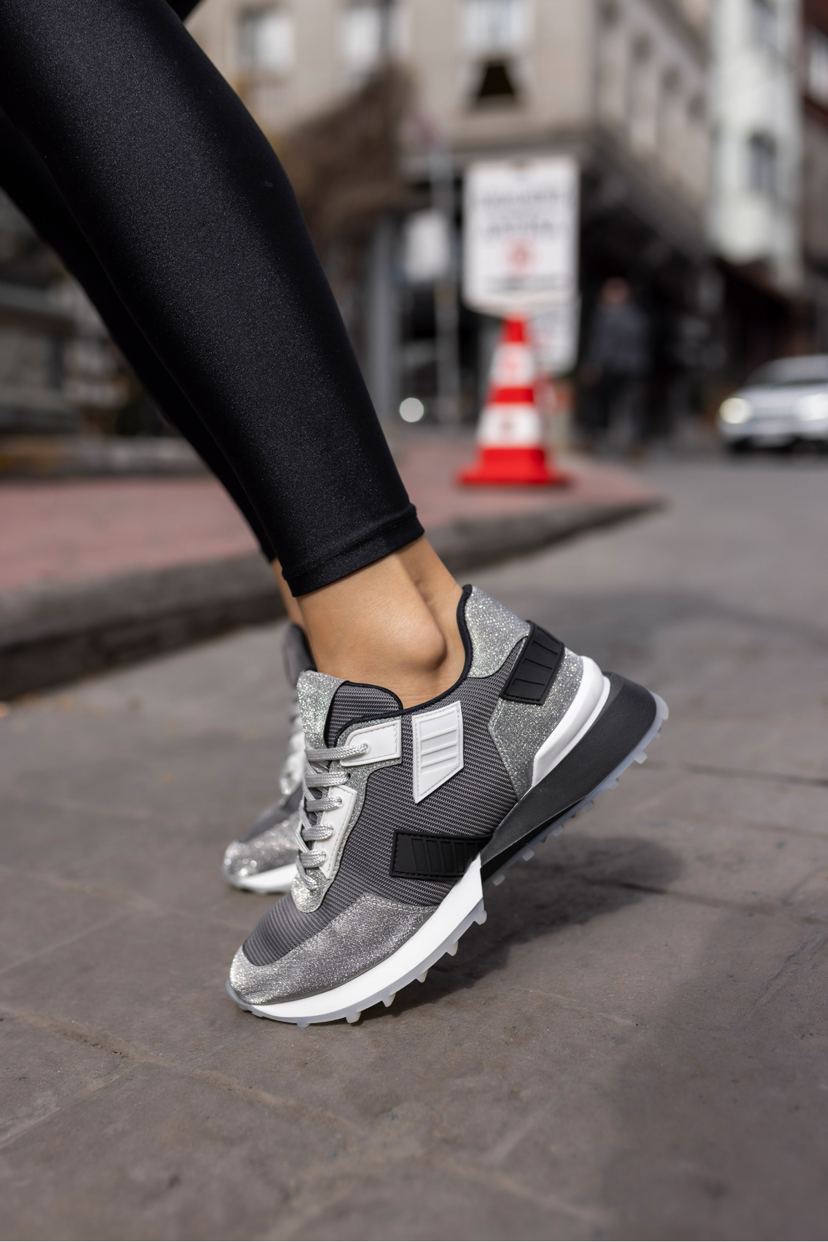 EVORA KADİN SİYAH SİM DETAYLİ SNEAKER
