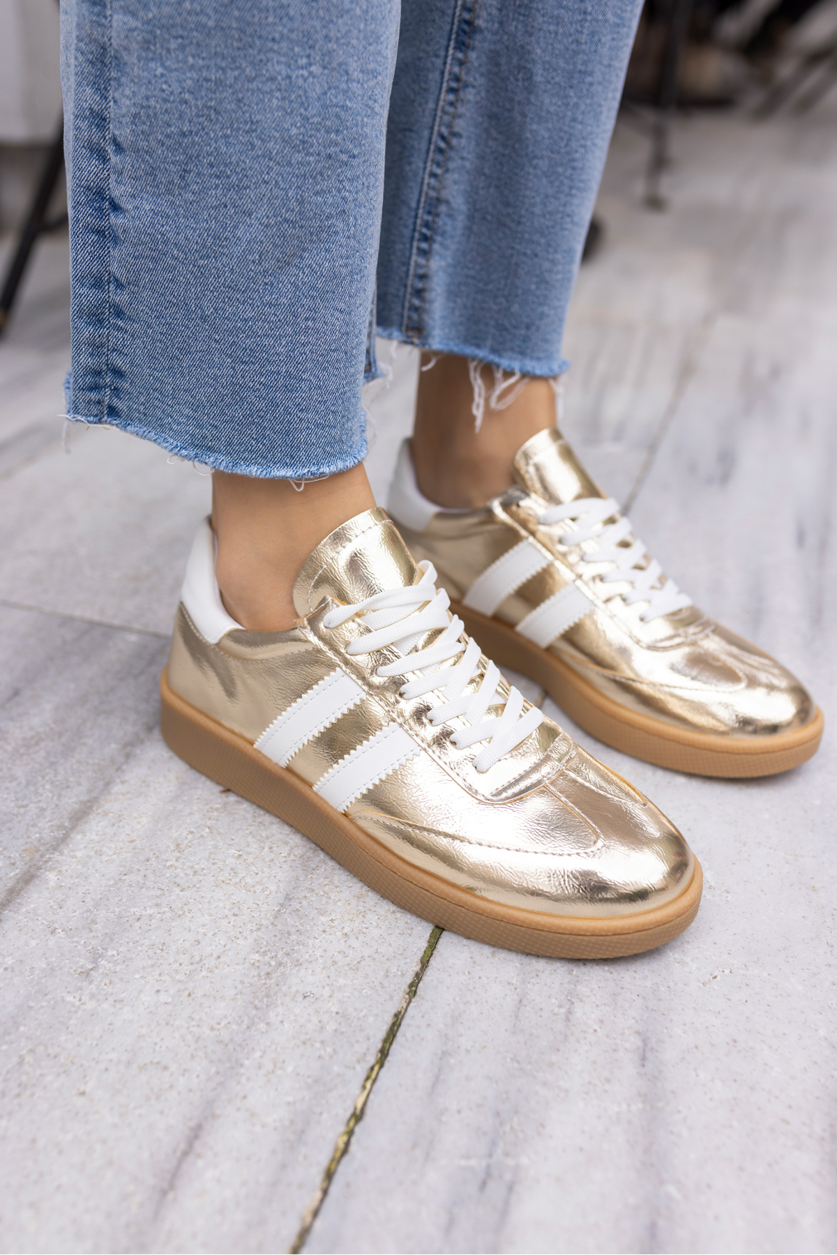 SAMBALİ KADIN BEJ ALTIN GARNILI  TARZ SNEAKER