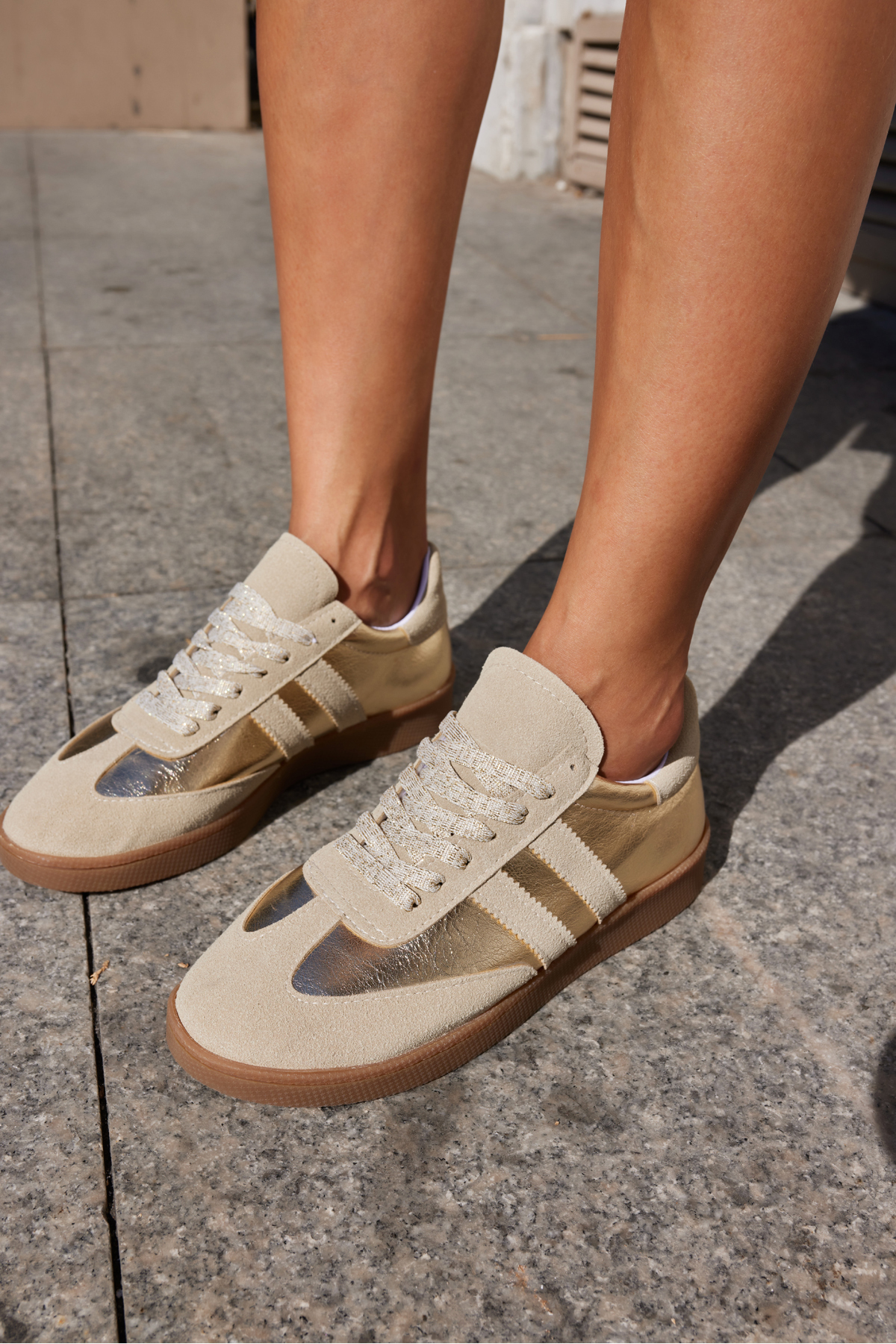SAMBALİ KADIN BEJ ALTIN GARNILI  TARZ SNEAKER