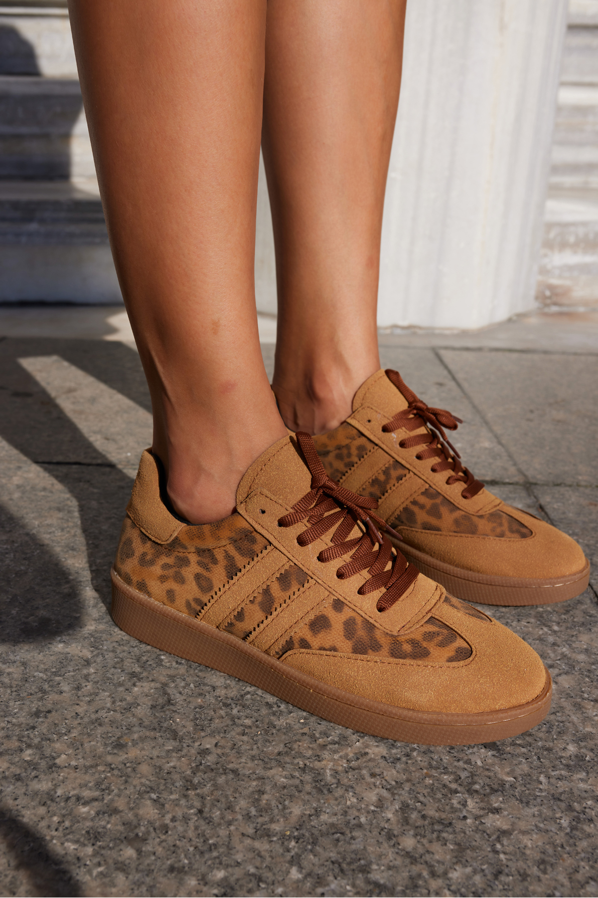SAMBALİ KADIN BEJ ALTIN GARNILI  TARZ SNEAKER