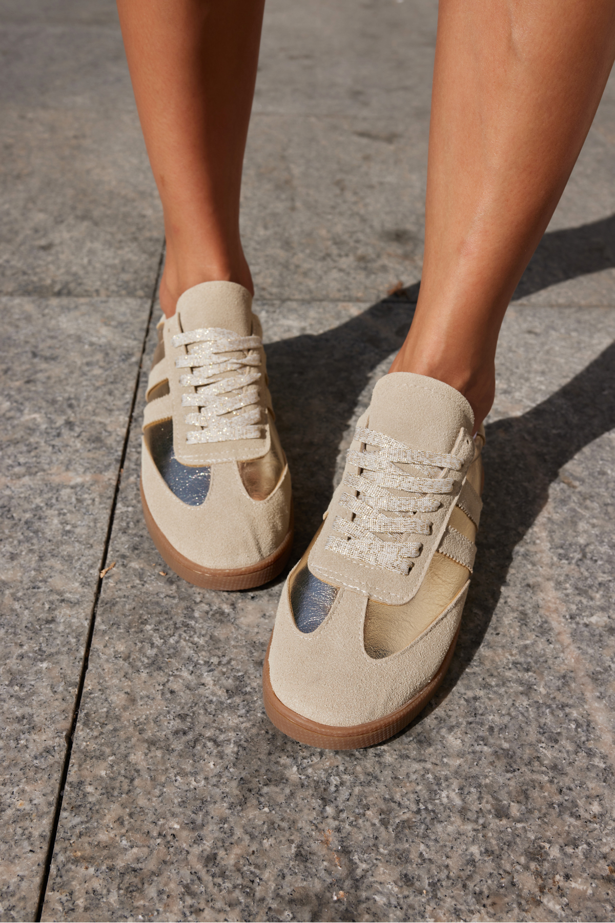 SAMBALİ KADIN BEJ ALTIN GARNILI  TARZ SNEAKER