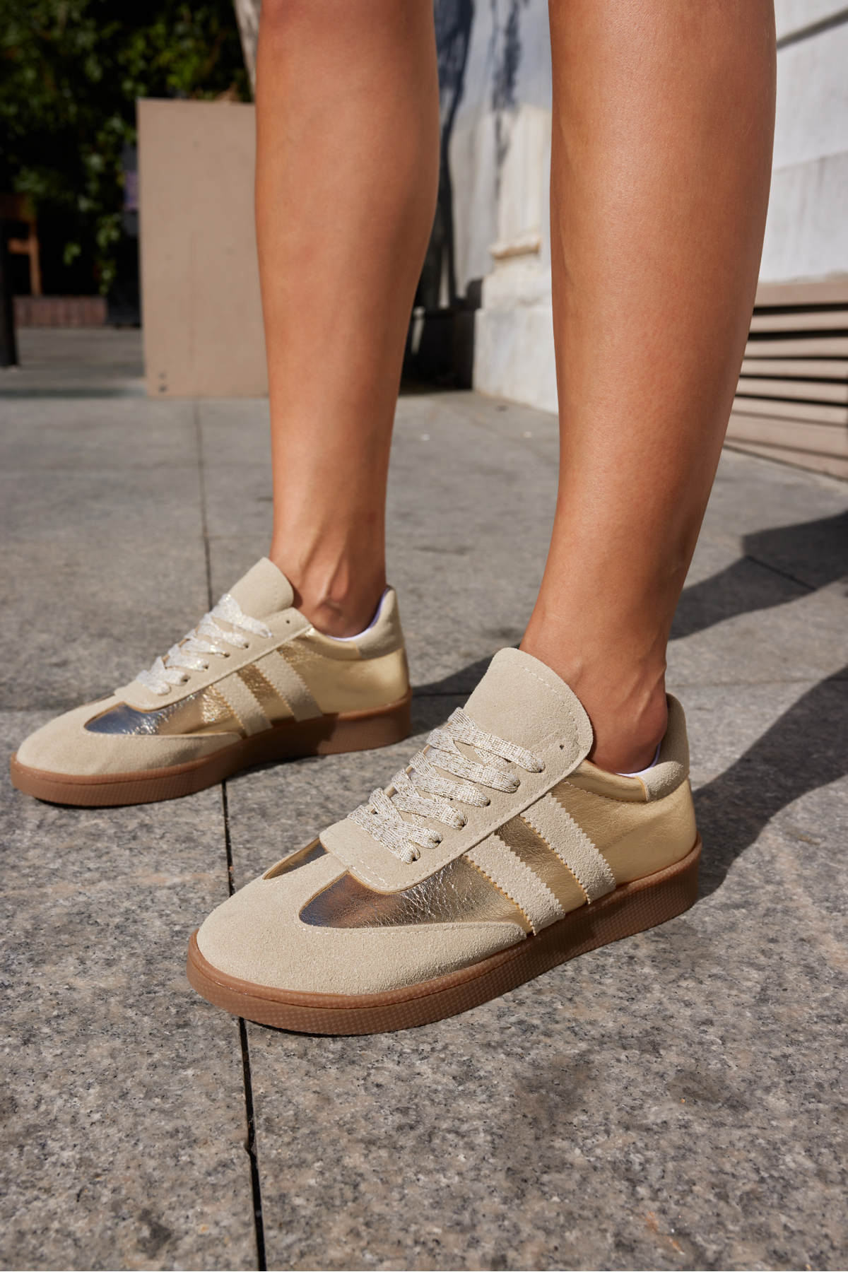 SAMBALİ KADIN BEJ ALTIN GARNILI  TARZ SNEAKER