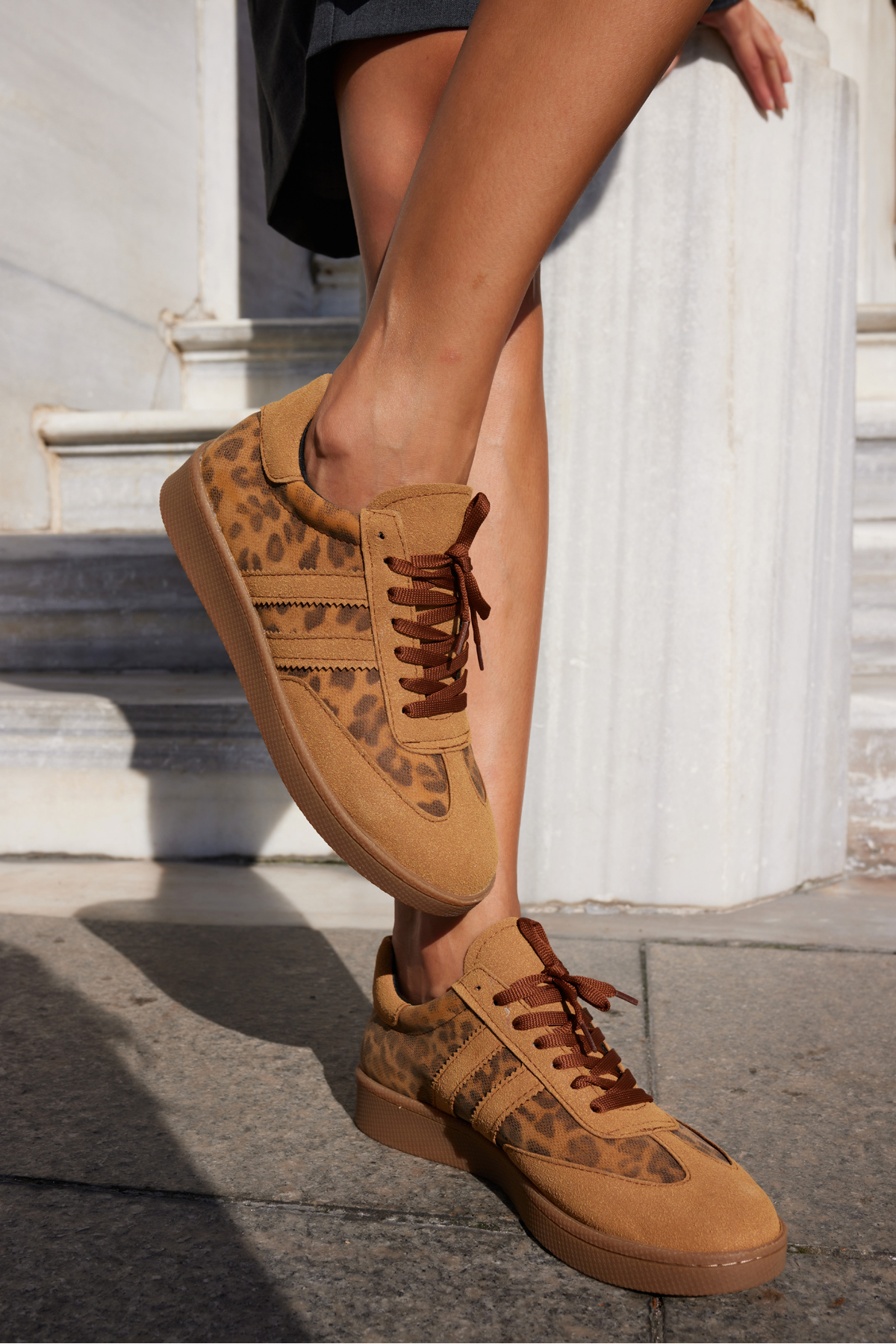 SAMBALİ KADIN BEJ ALTIN GARNILI  TARZ SNEAKER