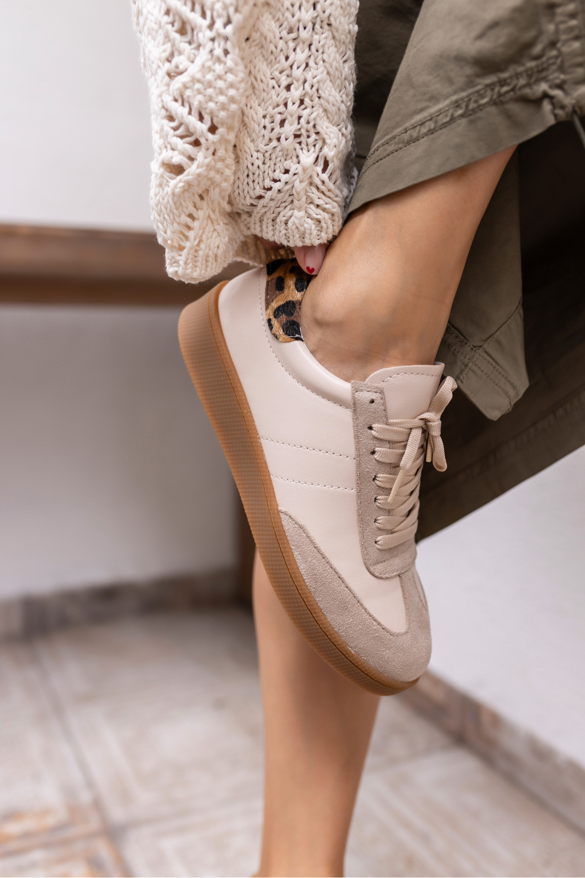 STEPY KADİN BEYAZ CİLT SAMBA TARZİ SNEAKER