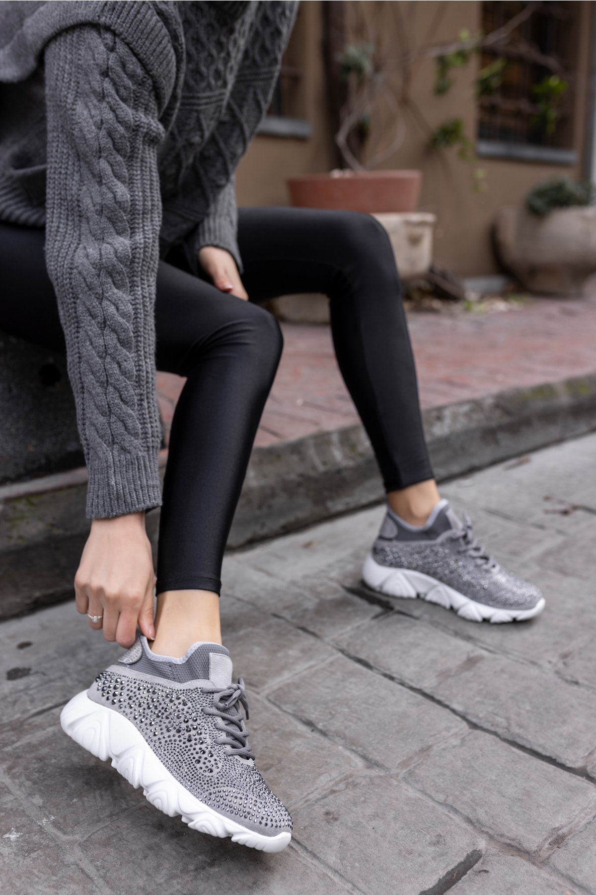 Leva Kadın Gri Taş Detay Eva Taban Sneaker