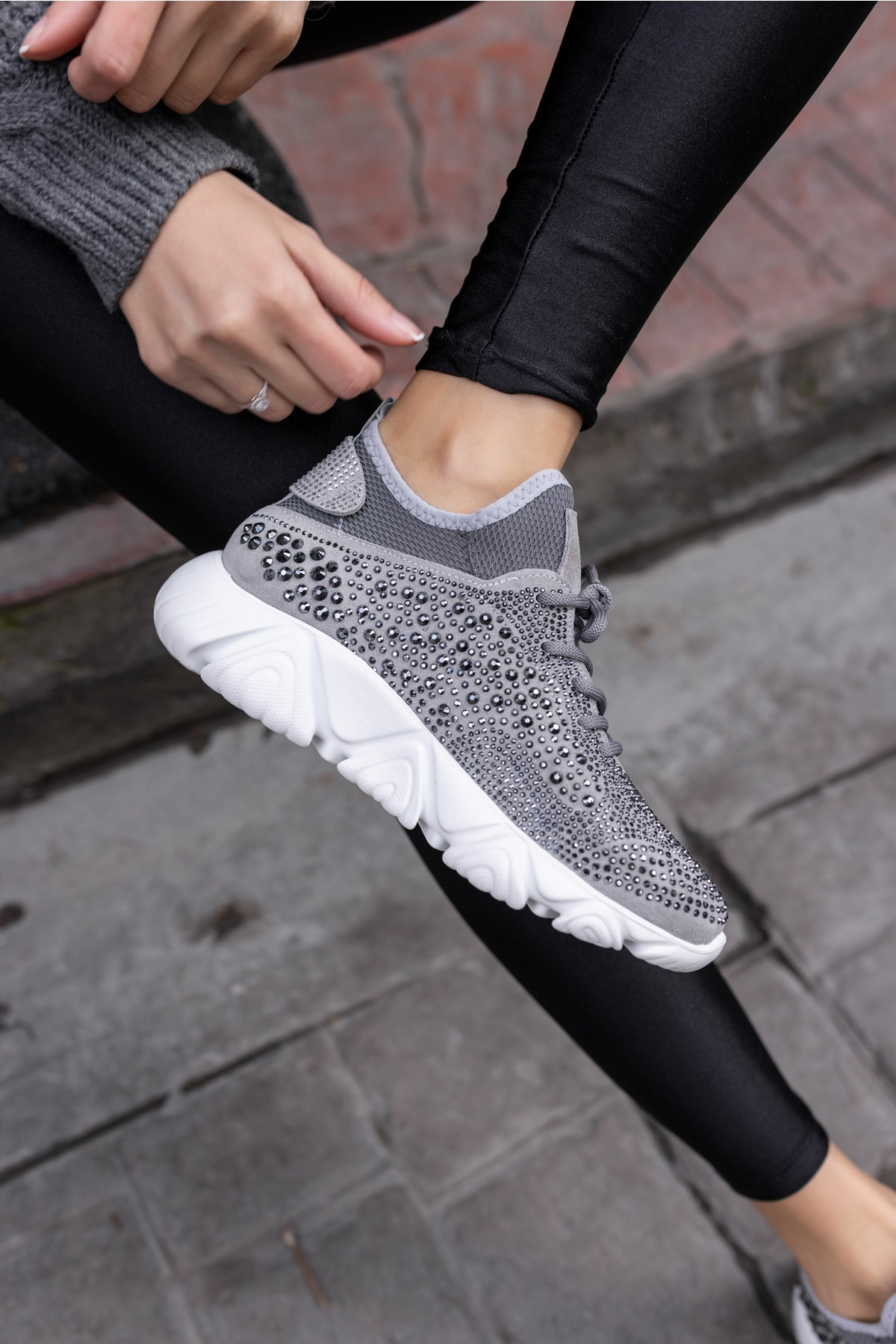 Leva Kadın Gri Taş Detay Eva Taban Sneaker