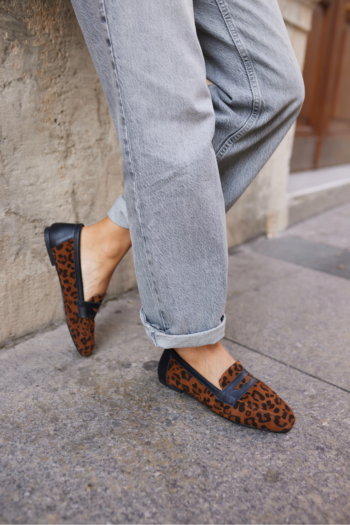 VANESSA KADIN TABA LEOPAR SİYAH GARNILI GERCEK DERİ BABET