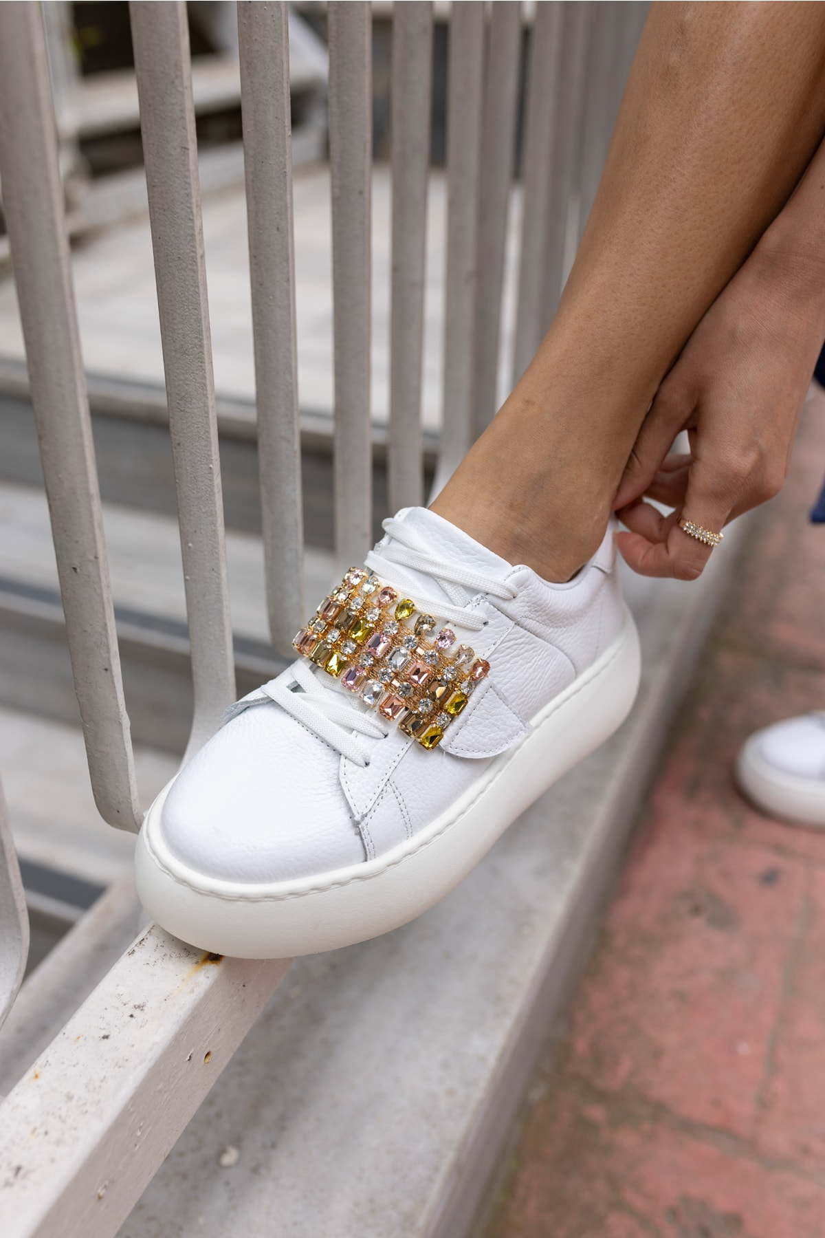 Ellya Kadın Siyah Gercek Deri Taş Detay Eva Taban Sneaker
