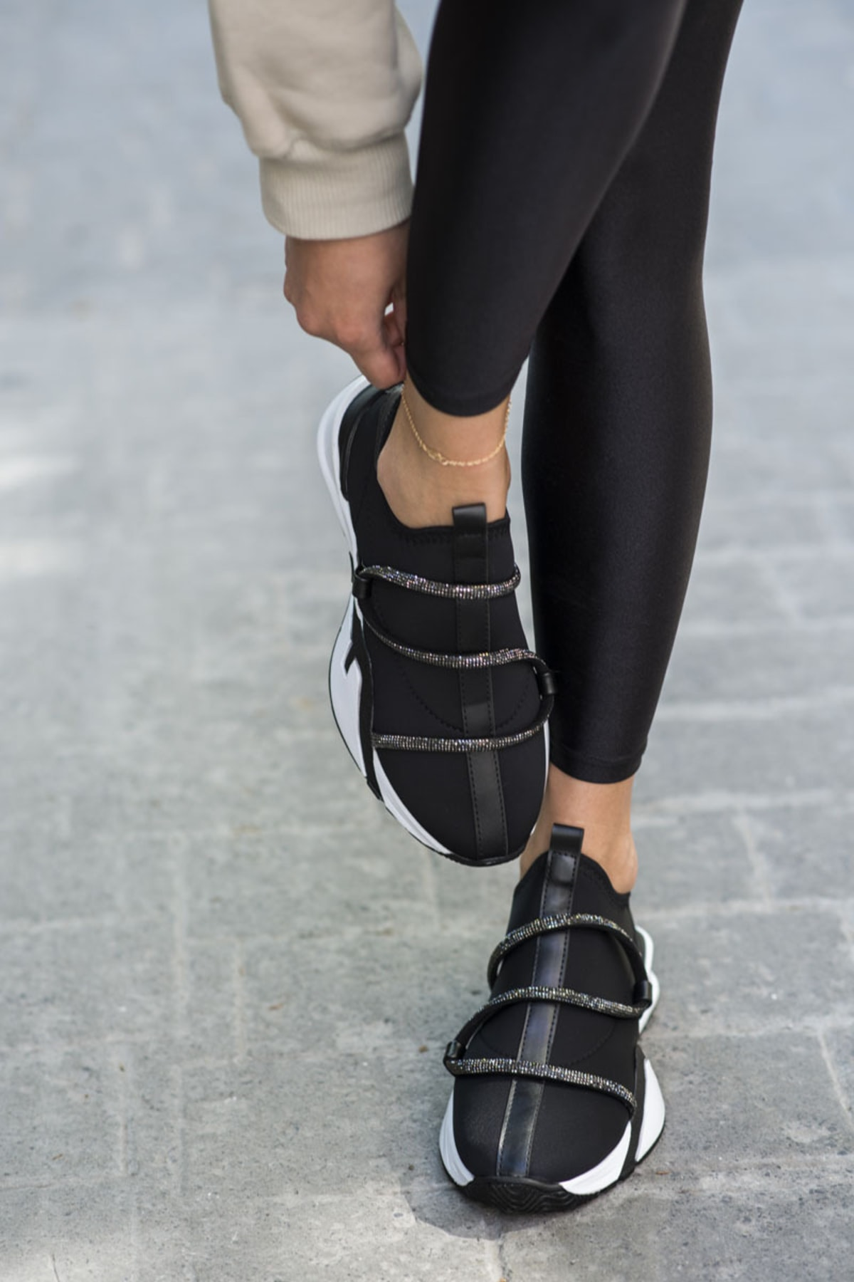 Elen Kadın Siyah Scuba Kumaş Taş Detay Sneaker
