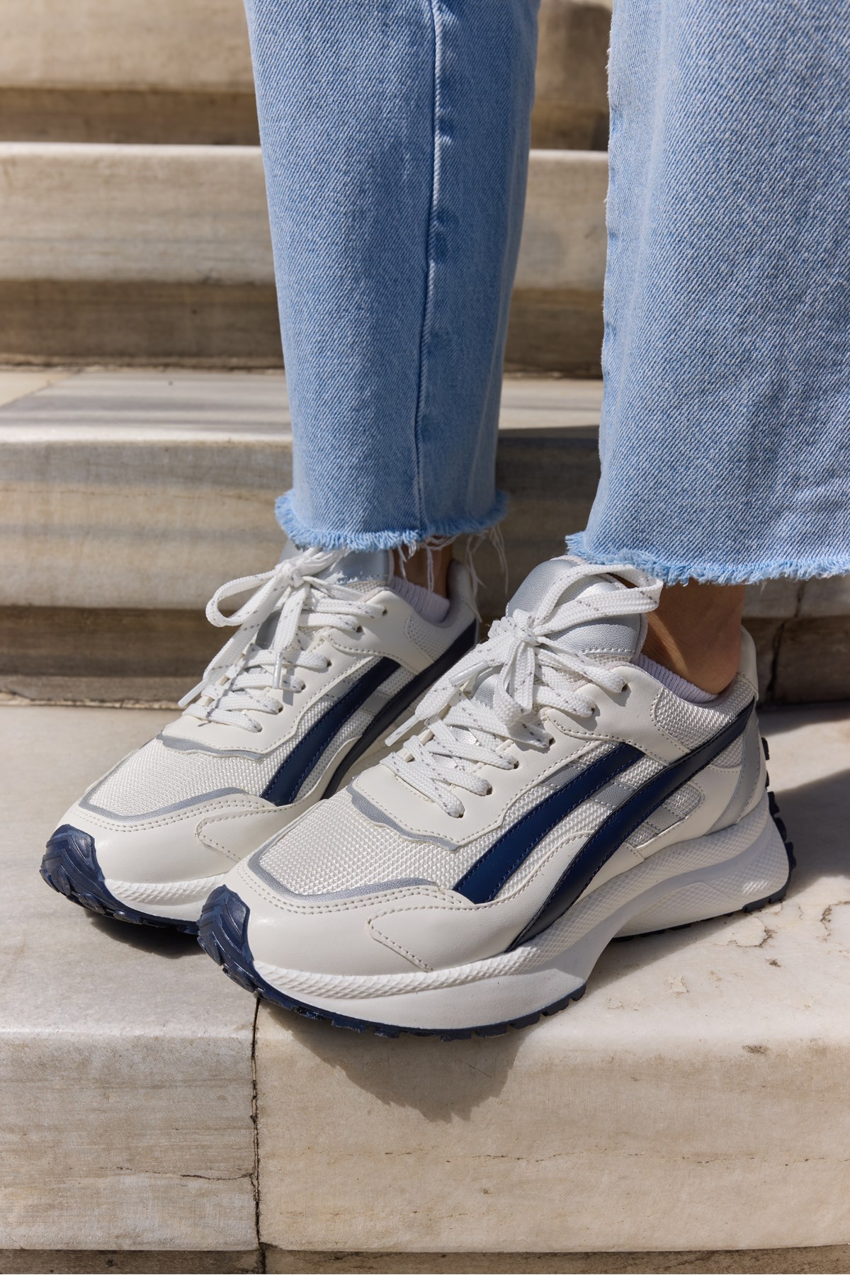 BRALİTO KADİN BEYAZ LACİ GARNİLİ BAGCIKLI SNEAKER