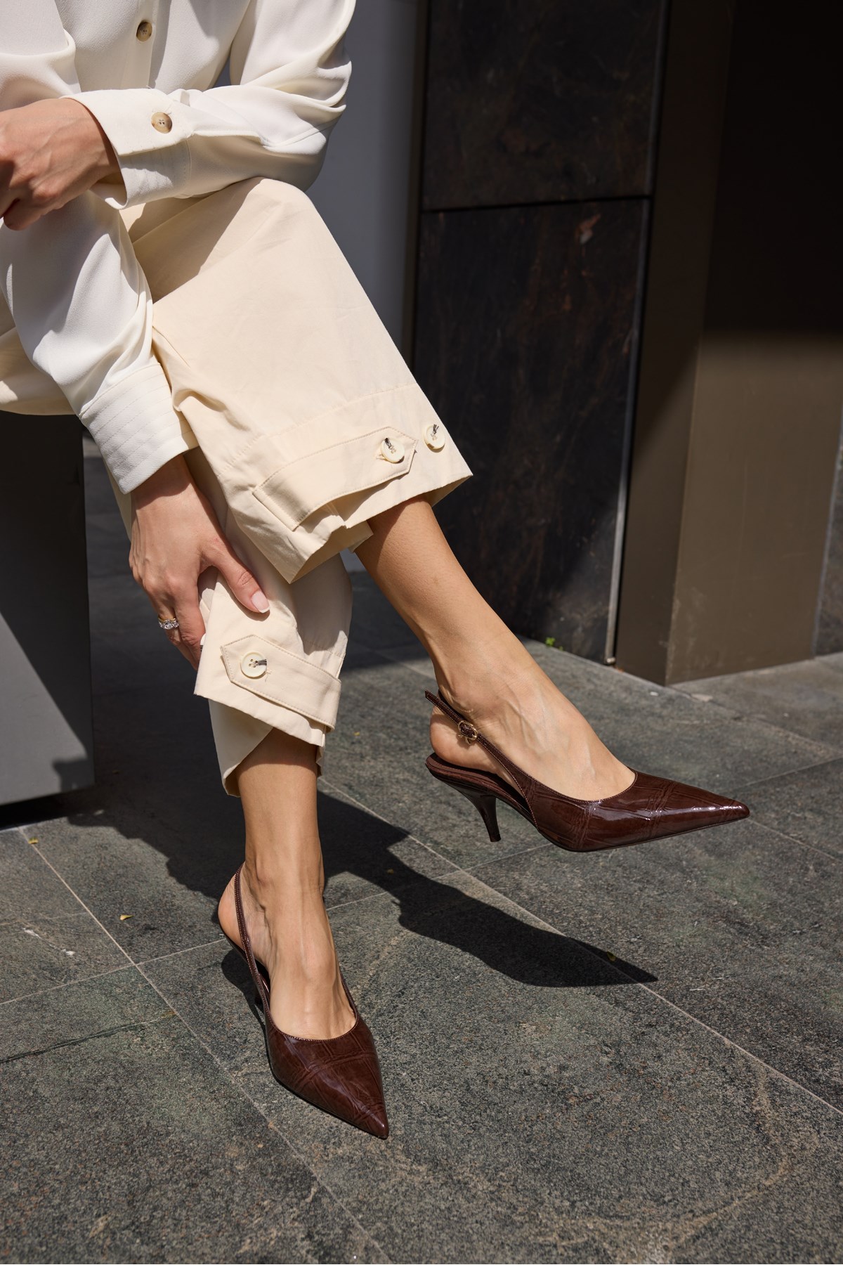 SİNORA KADİN KAHVE KROKO DETAY SLINGBACK TOPUKLU AYAKKABİ