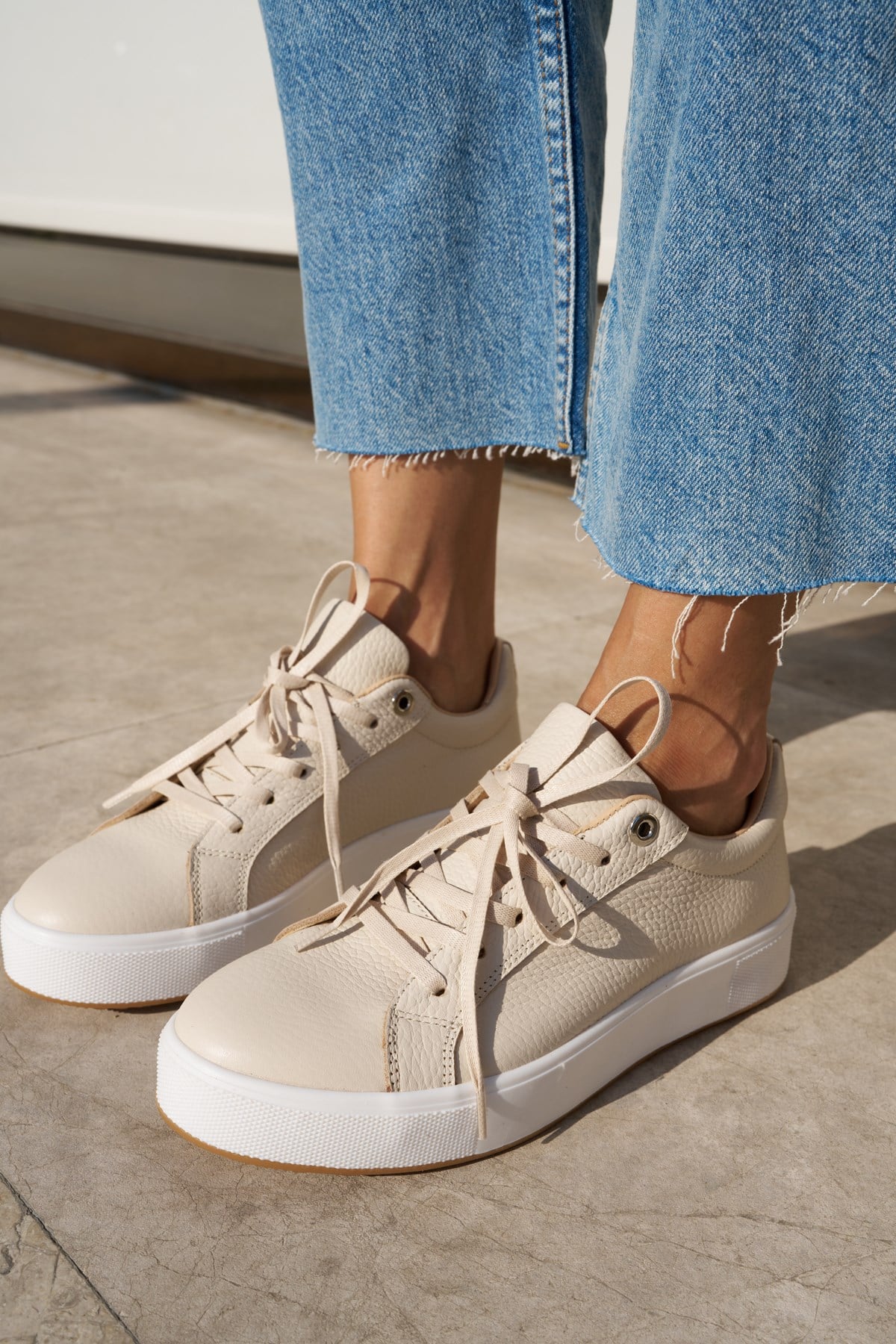 ZALVIRO KADIN BEJ GERCEK DERI BAGCIKLI SNEAKER