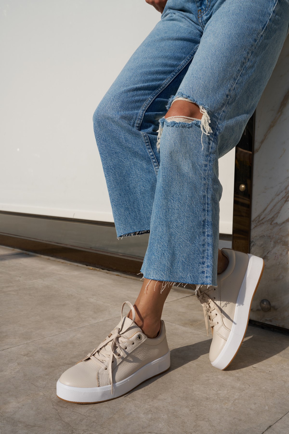 ZALVIRO KADIN BEJ GERCEK DERI BAGCIKLI SNEAKER
