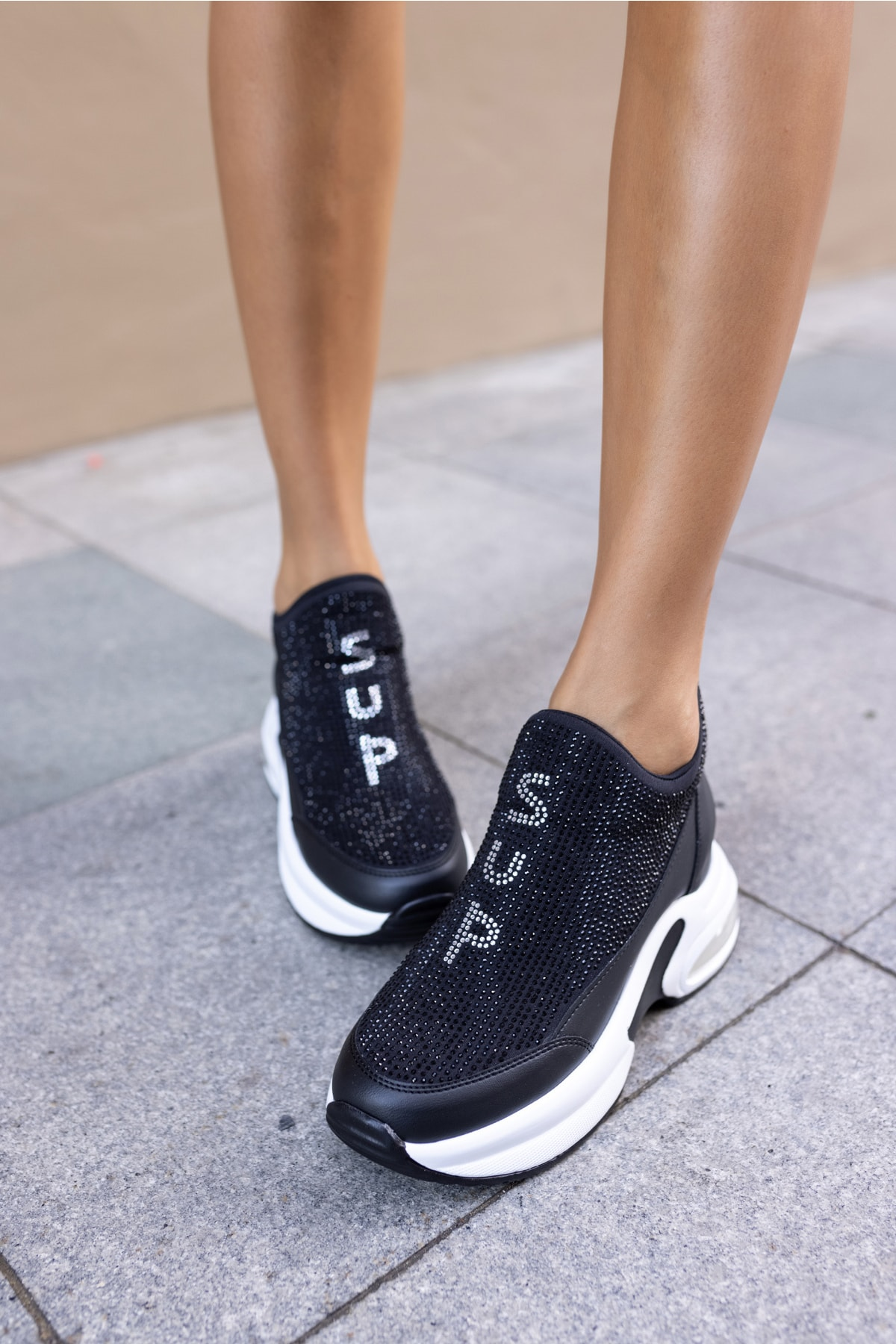 BAMBA KADİN BEJ TAŞLİ GİZLİ DOLGU TOPUKLU SNEAKER