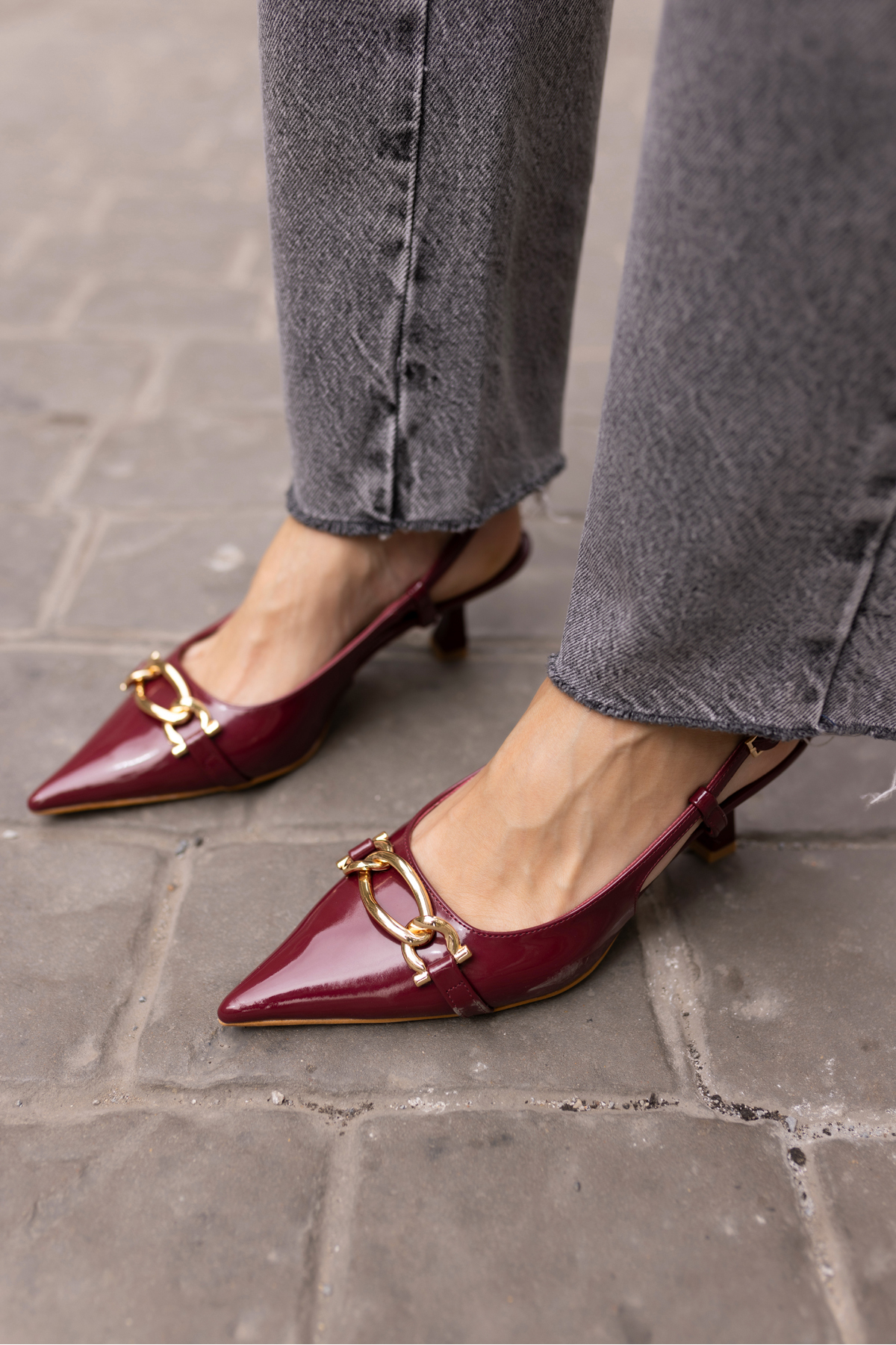 JERRY KADİN BORDO RUGAN GOLD METAL TOKA MİNİ TOPUKLU AYAKKABİ