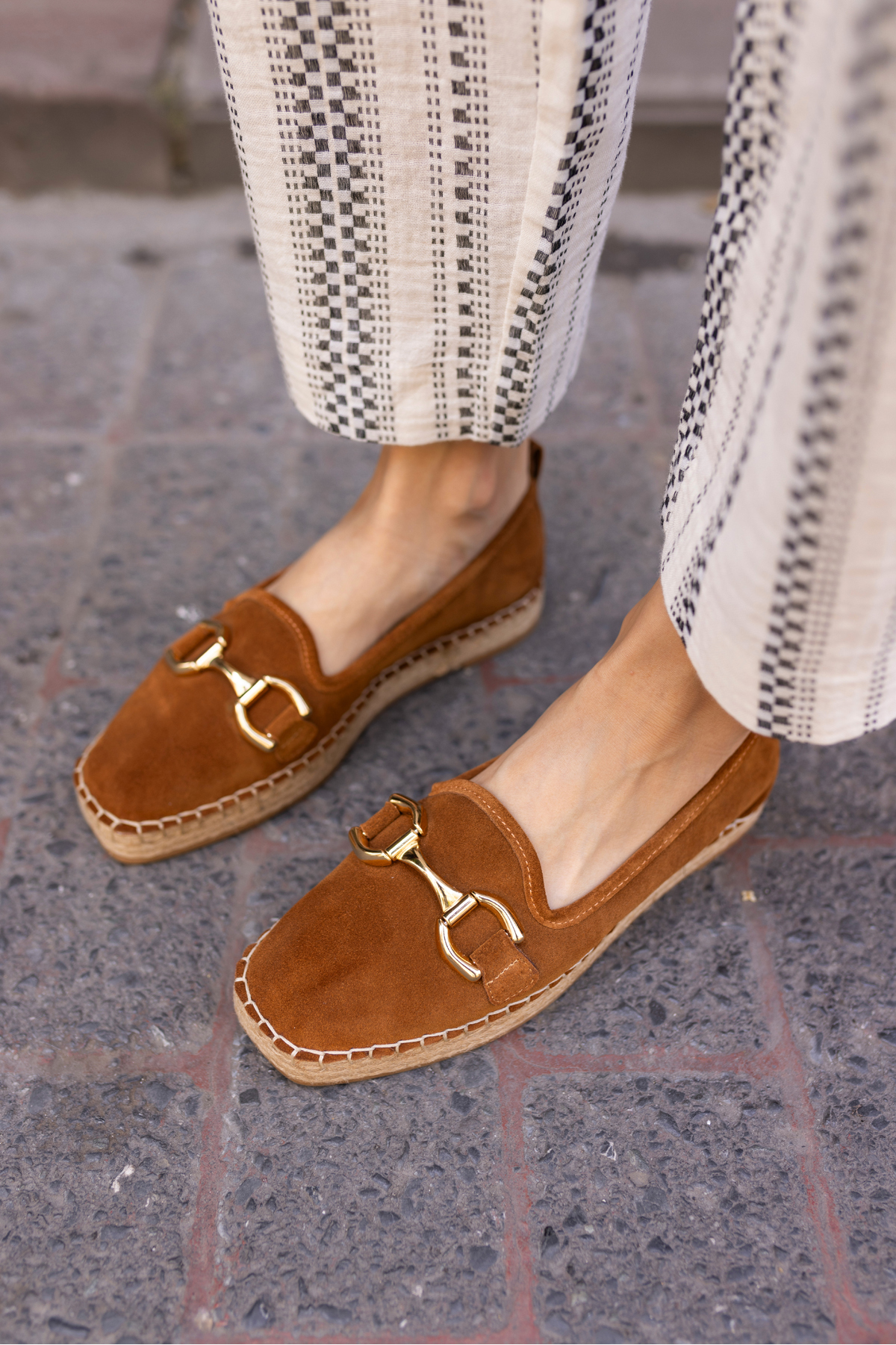 NAZSA KADIN KAHVERENGİ SÜET TOKALI ESPADRIL TABAN LOAFER AYAKKABİ