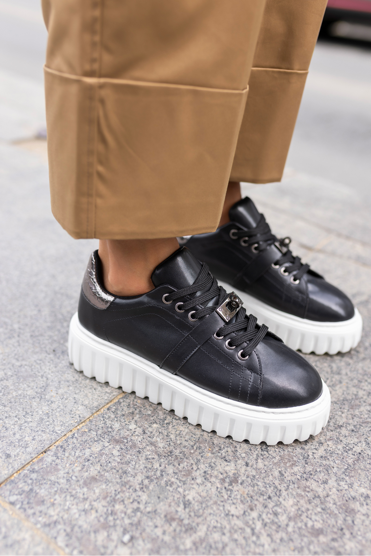 NİGEL KADİN SİYAH TOKA DETAY EVA TABANLİ SNEAKER