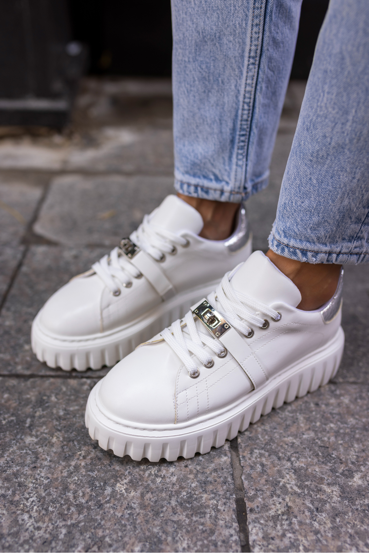 NİGEL KADİN SİYAH TOKA DETAY EVA TABANLİ SNEAKER