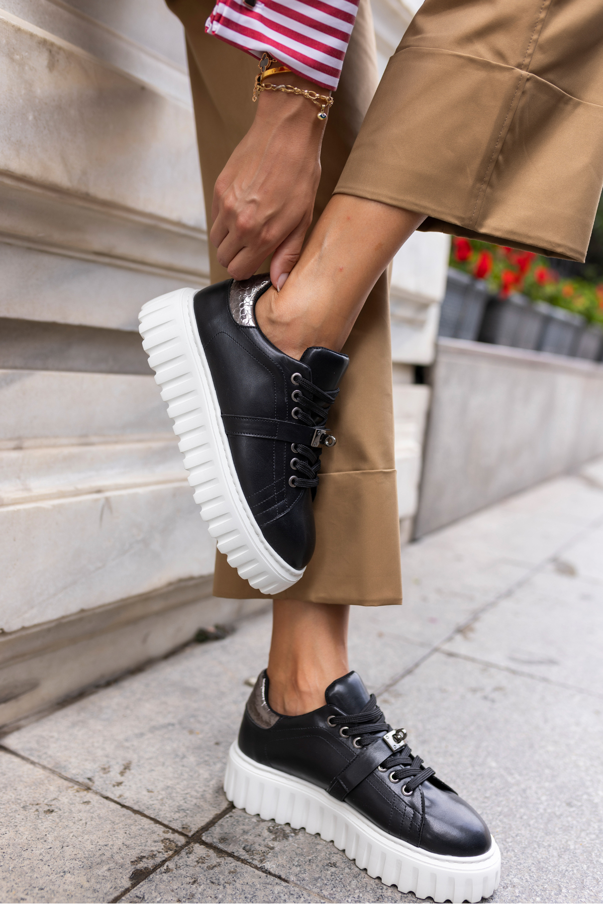 NİGEL KADİN SİYAH TOKA DETAY EVA TABANLİ SNEAKER